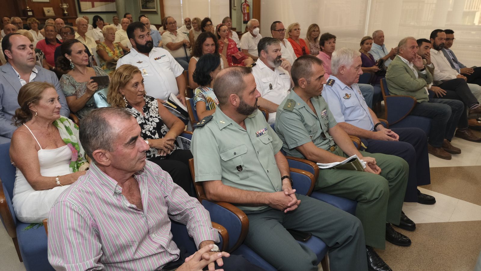 Imágenes de la visita de la Expedición Juan Sebastián Elcano al Club de Mar de Almería