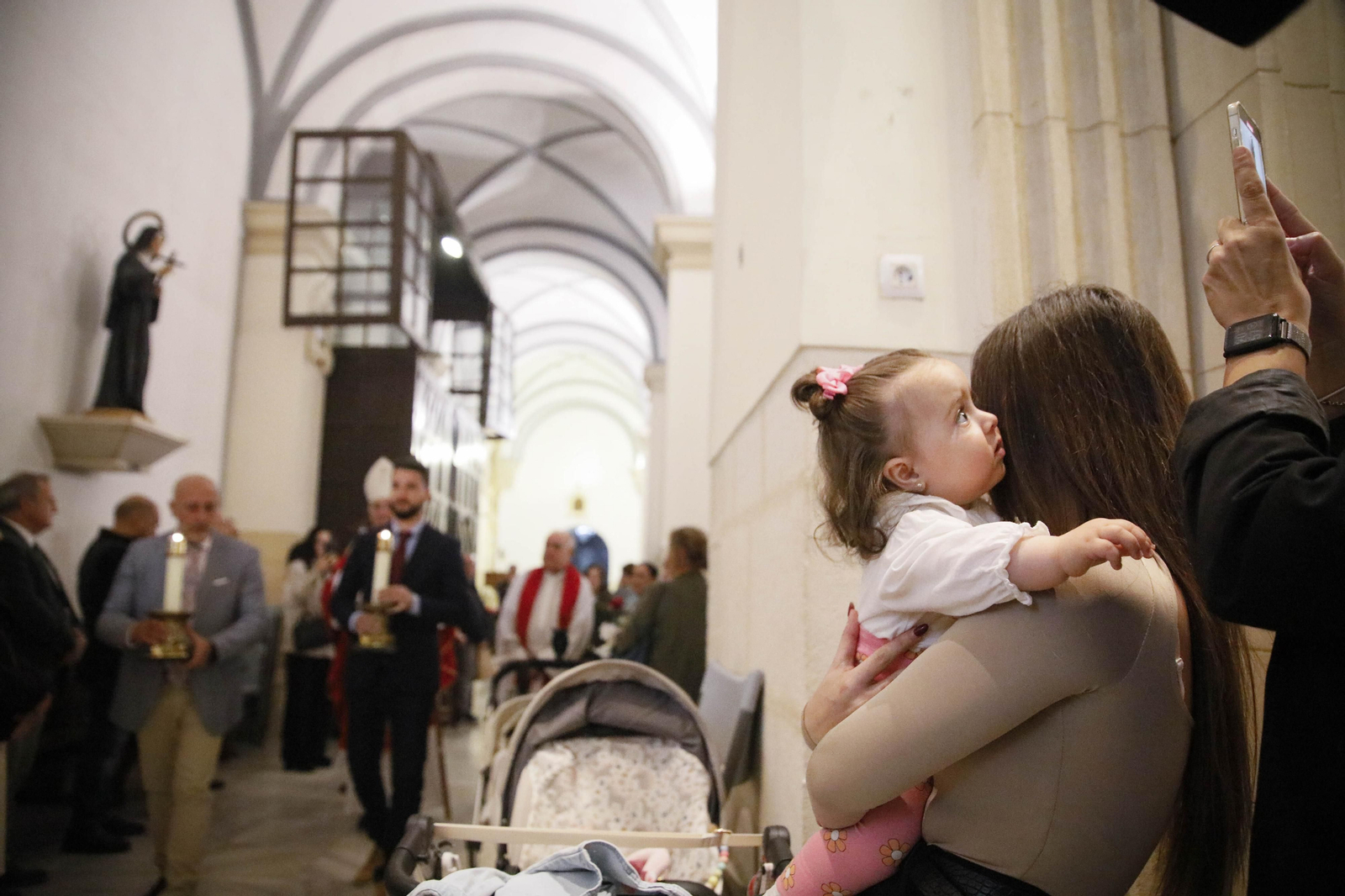 Así fue el Lignum Crucis en la Iglesia San Sebastián, en imágenes