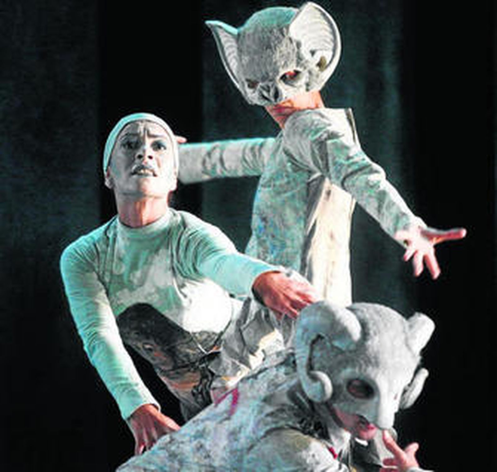 Destacan, además de la coreografía, la iluminación, el vestuario y la escenografía.