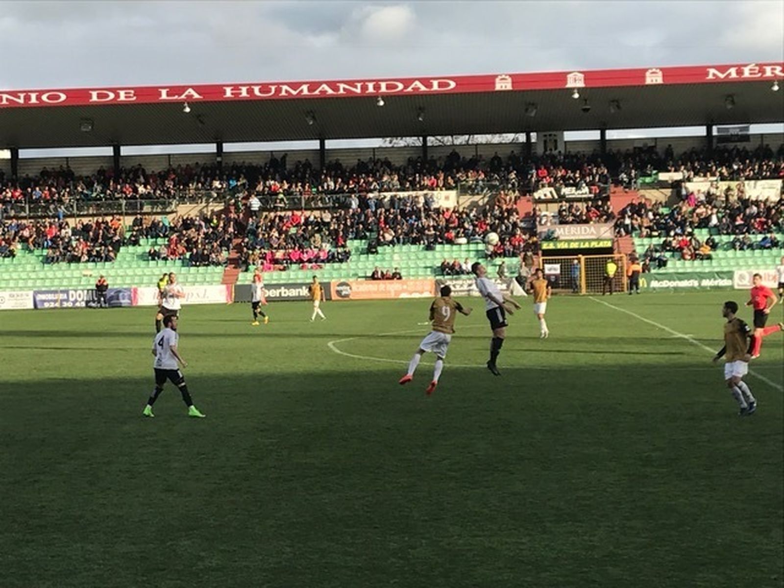 Los sanluqueños dieron la cara en el Estadio Romano.