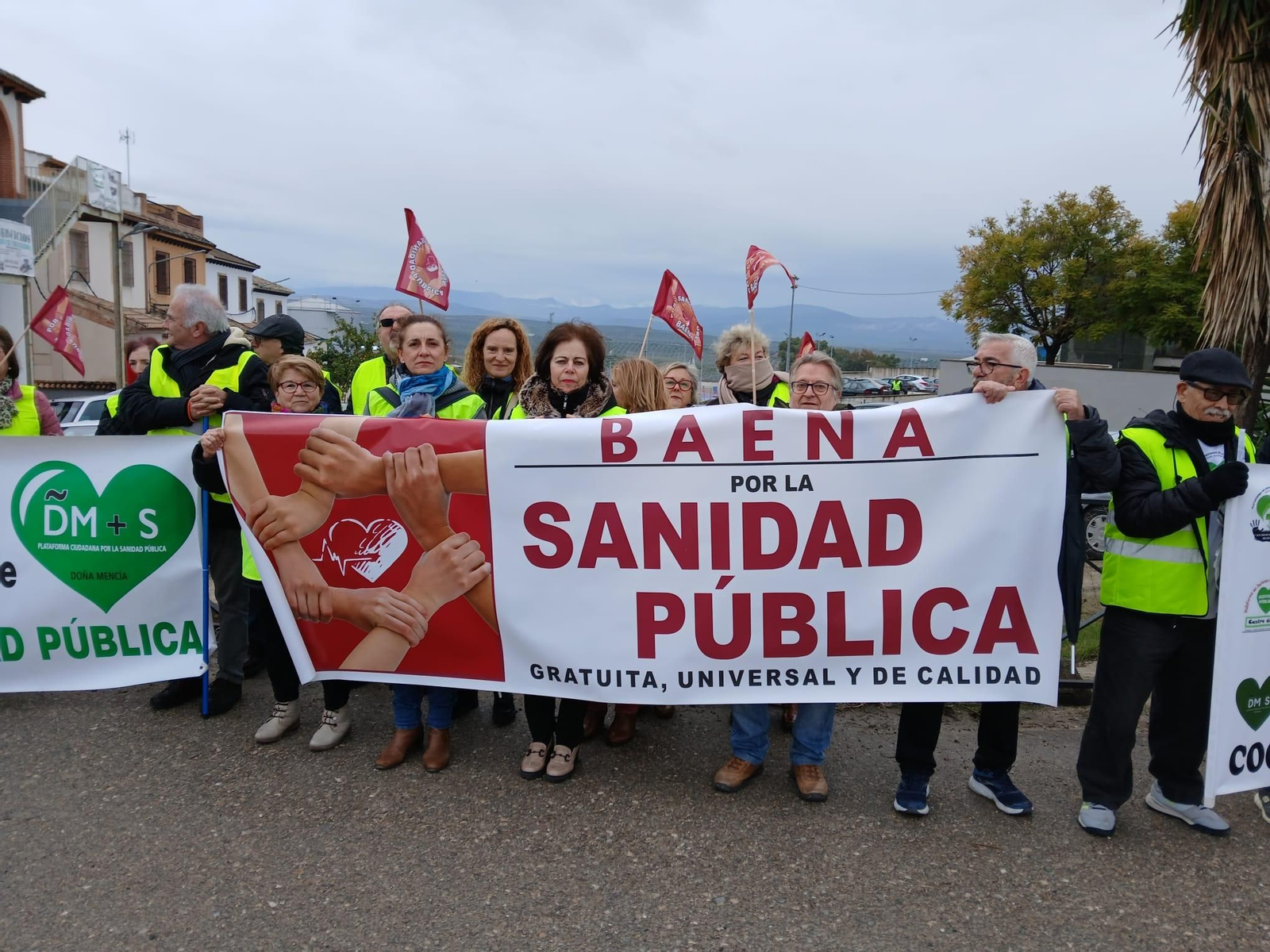 Las imágenes del corte de la N-432 en Espejo por la sanidad pública Las imágenes del corte de la N-432 en Espejo por la sanidad pública