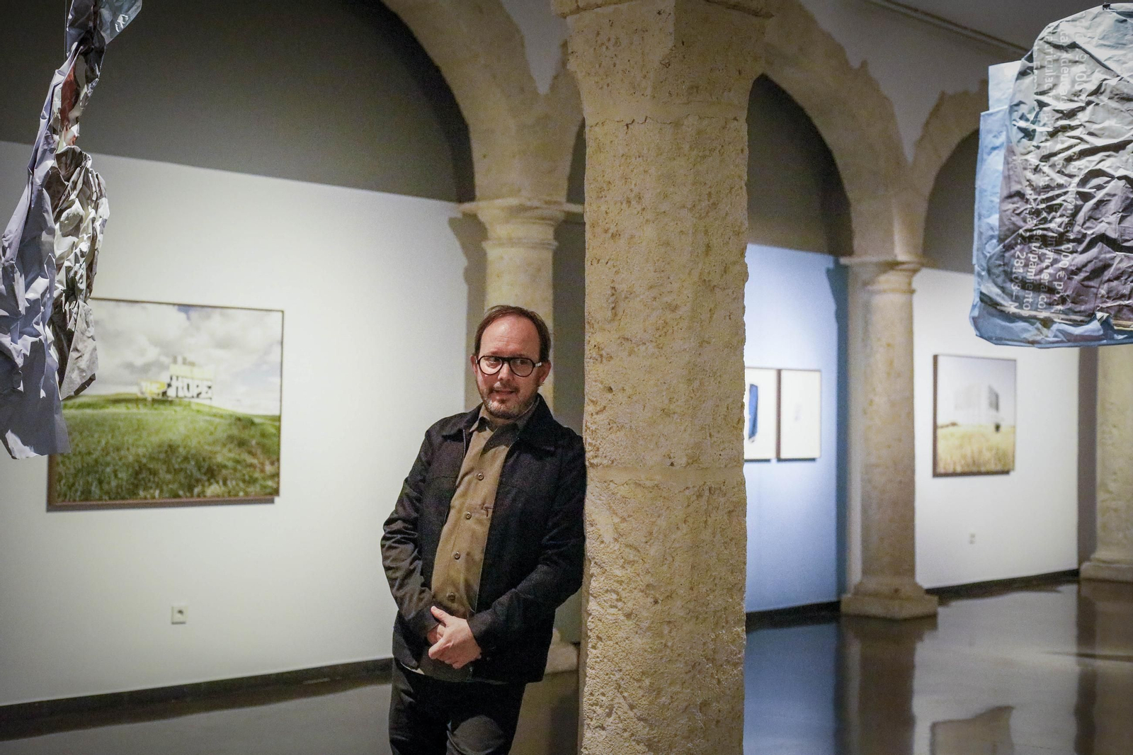 La exposición fotográfica 'Espacio disponible' de Eduardo Nave en el Centro Andaluz de la Fotografía de Almería, en imágenes