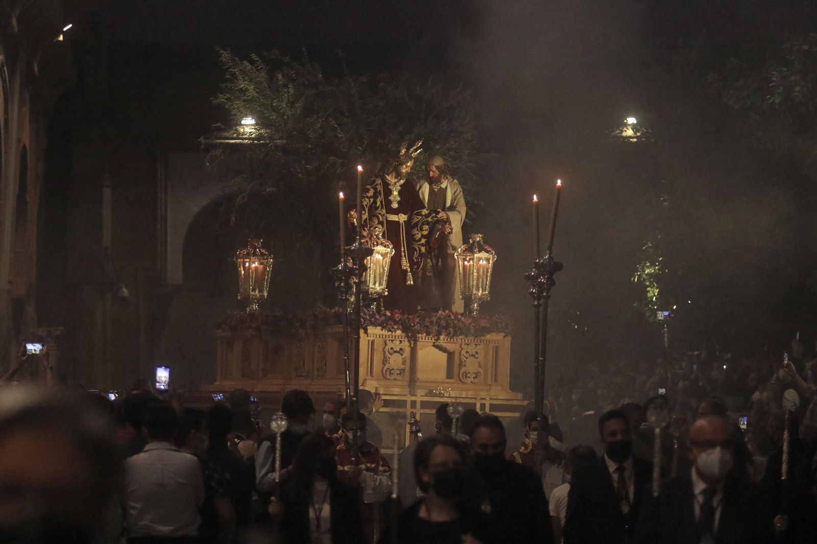 La salida extraordinaria del Señor de la Salud de Córdoba, en imágenes