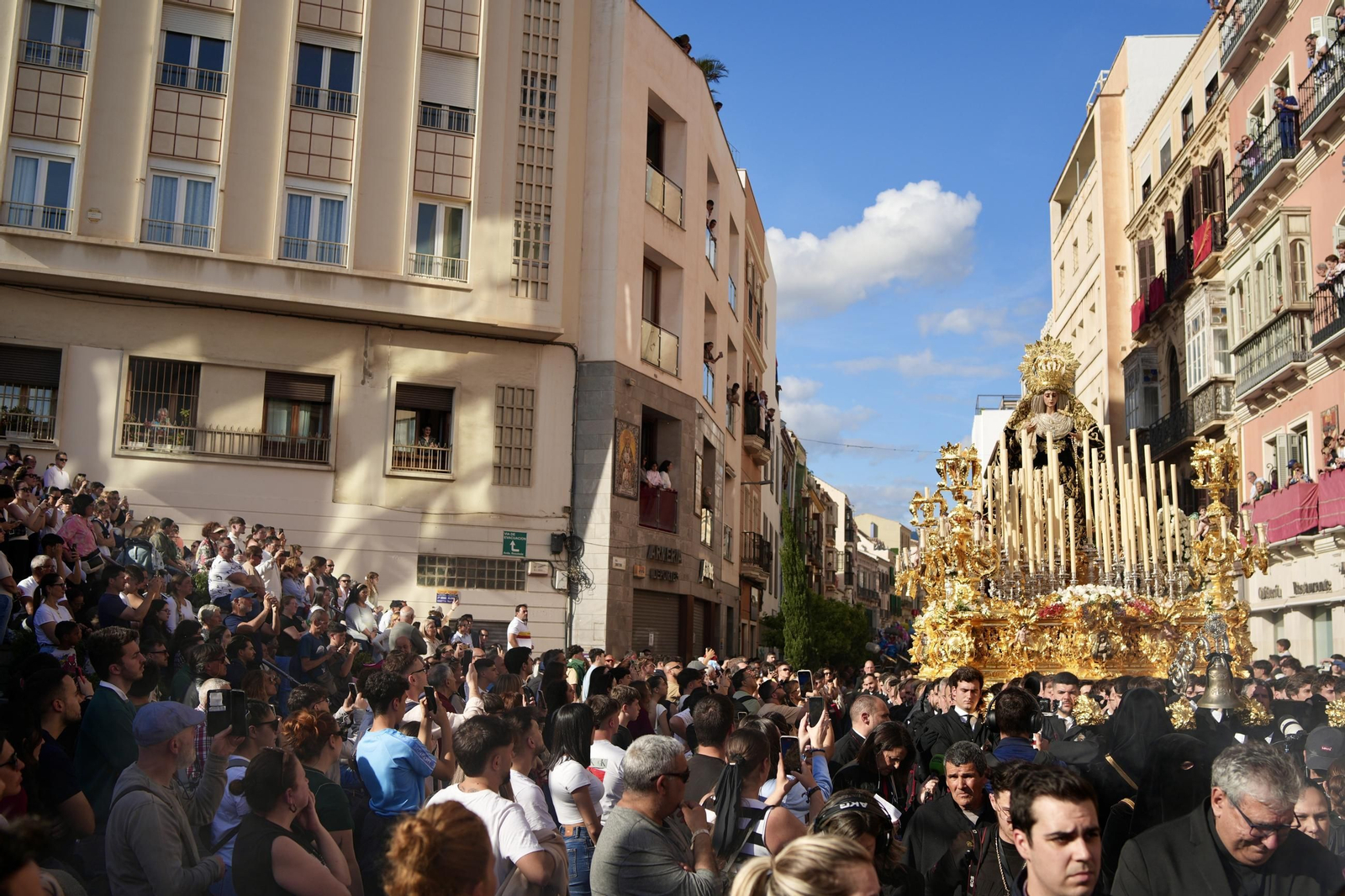 Viñeros en el Jueves Santo en Málaga, en fotos