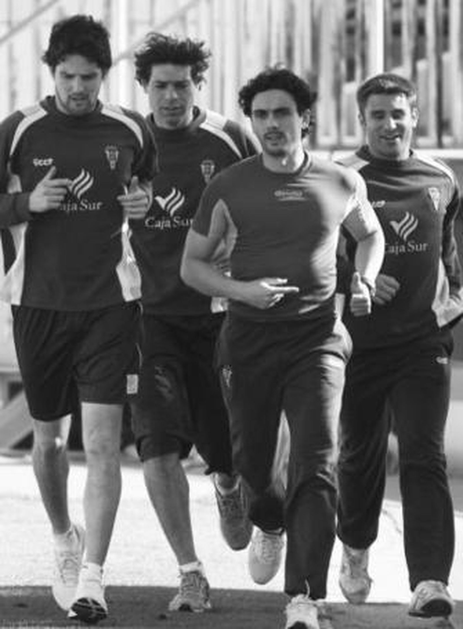 Aurelio corre junto a Víctor Núñez, Pierini y Mariano Mansilla.