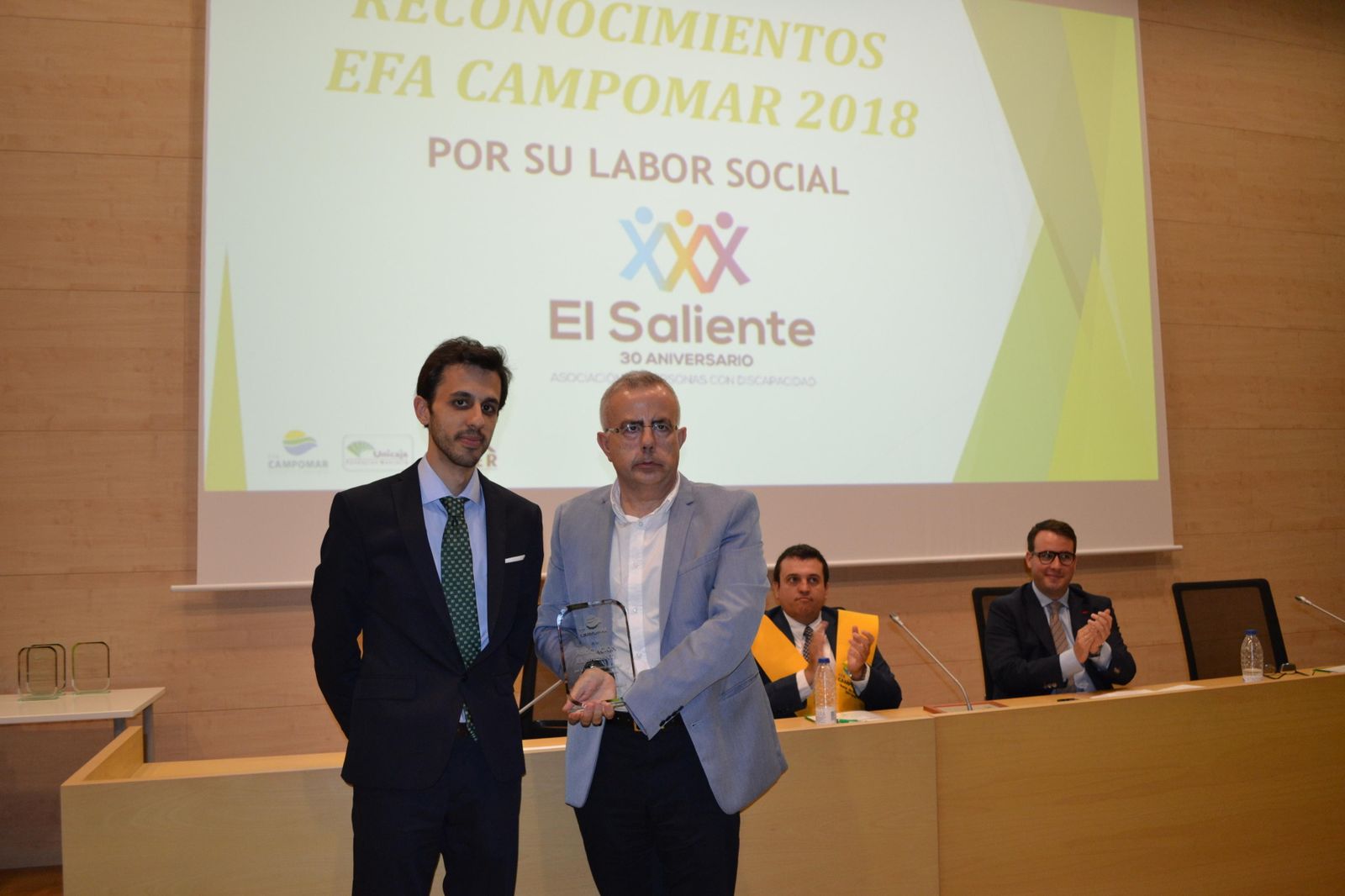 Distinción a la labor social  de El Saliente