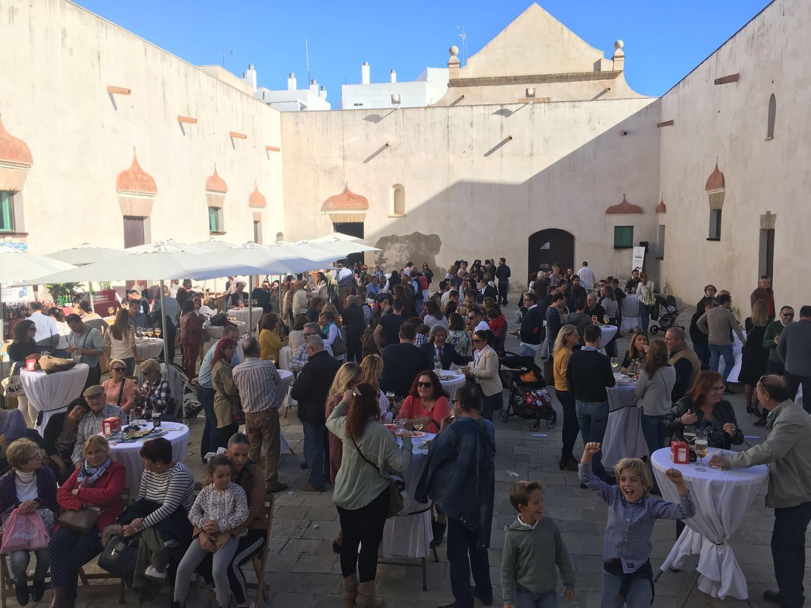 Aspecto que presentaba el patio interior del Castillo durante la Feria del Estero.