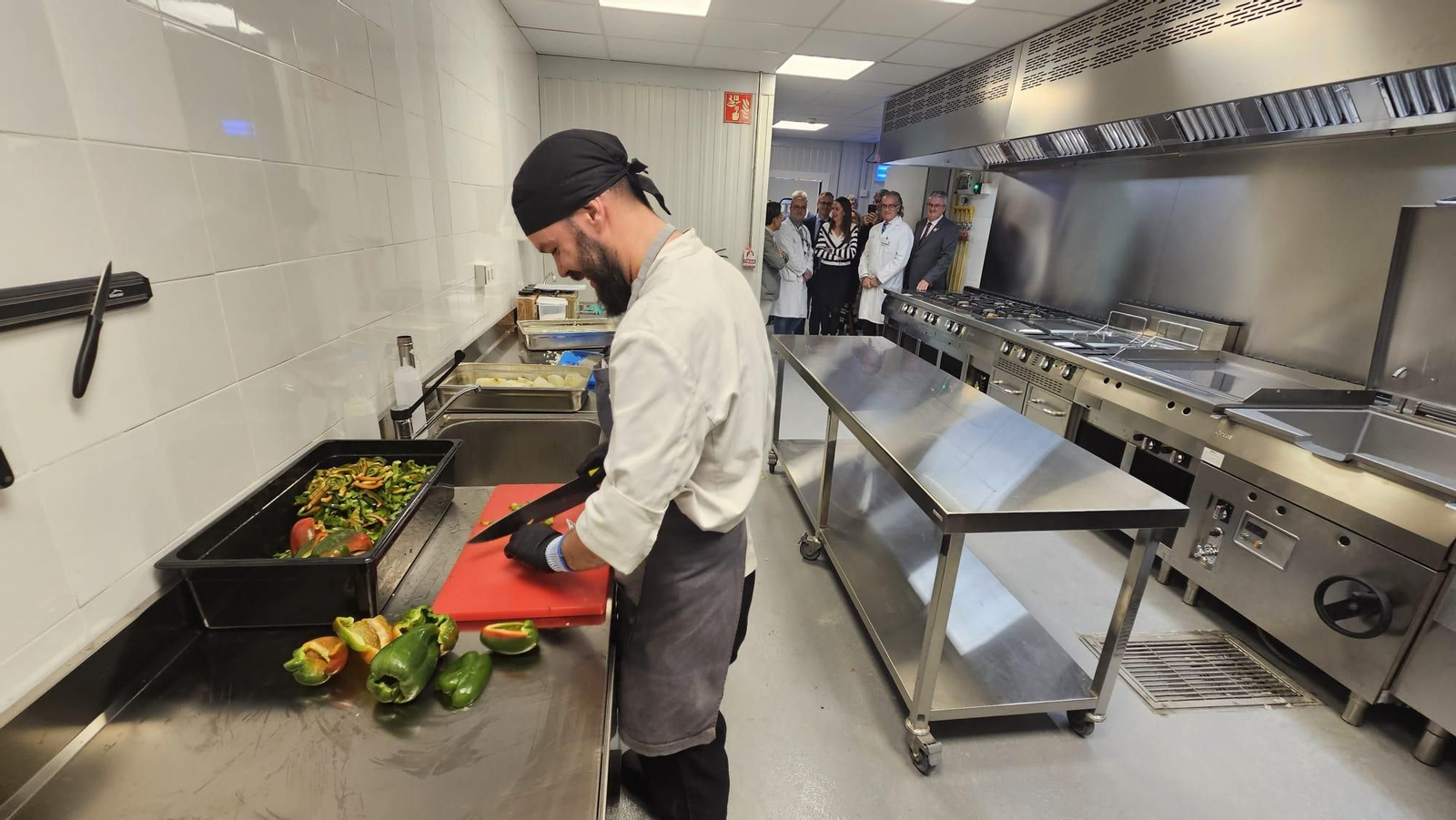 Imágenes de la flamante cafetería del Hospital Torrecárdenas