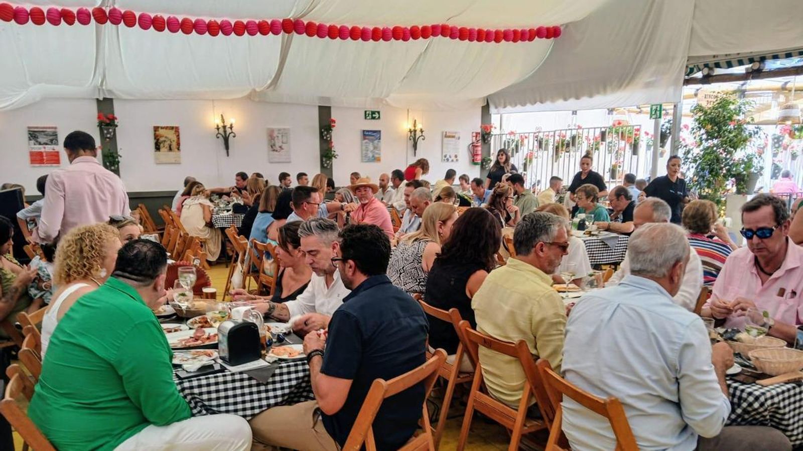 Las casetas tradicionales fueron frecuentadas por numerosas familias.