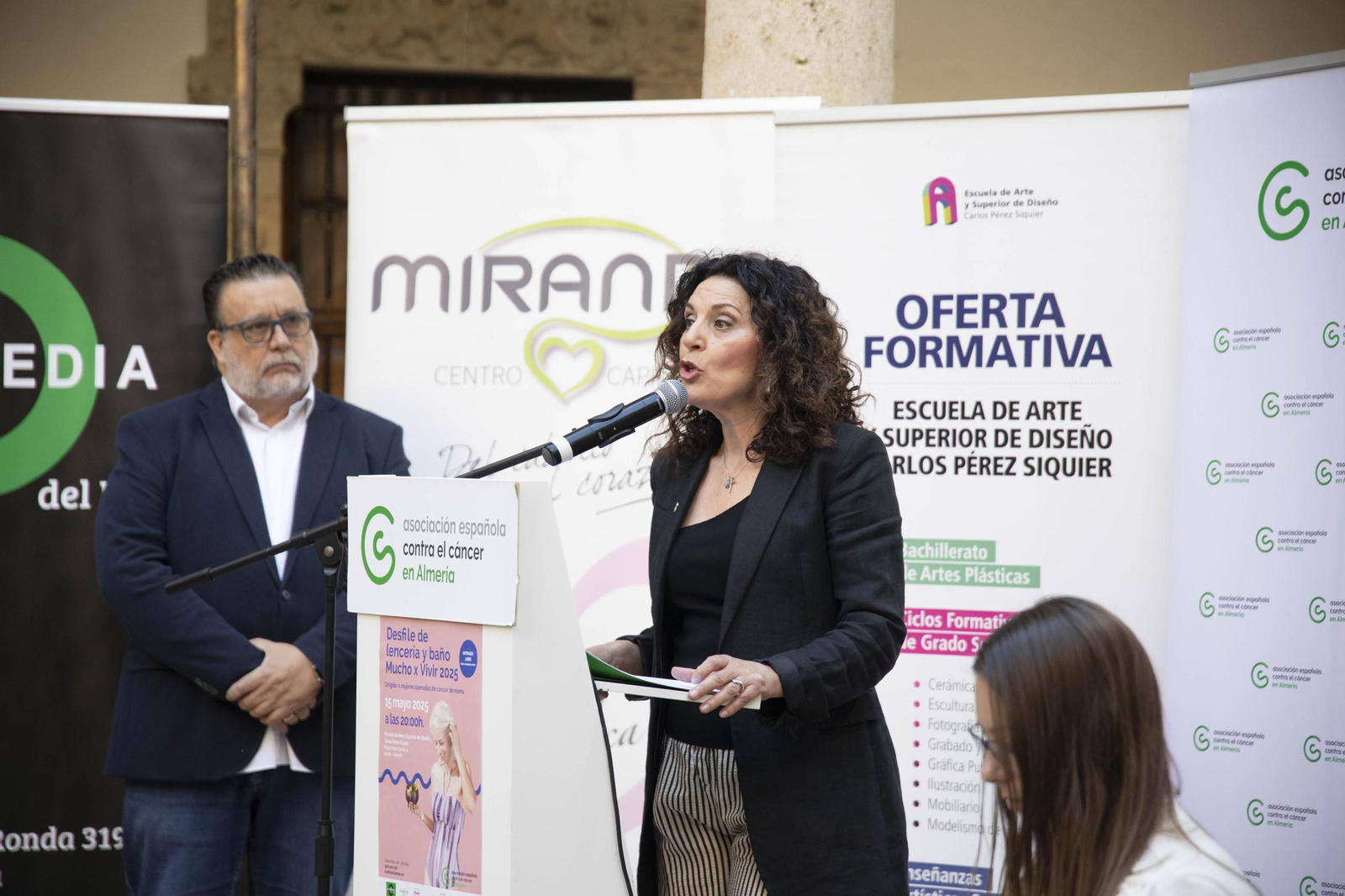 Mucho x Vivir de la Asociación del Cáncer en la Escuela de Artes de Almería