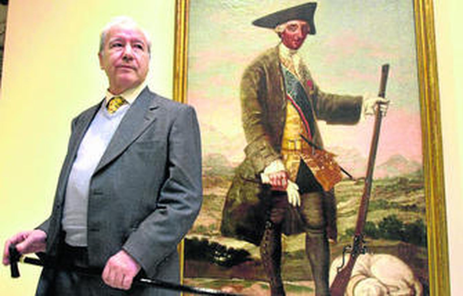 Pérez Sánchez, junto a uno de los cuadros de la muestra 'Colección BBVA, Del Gótico a la Ilustración'.