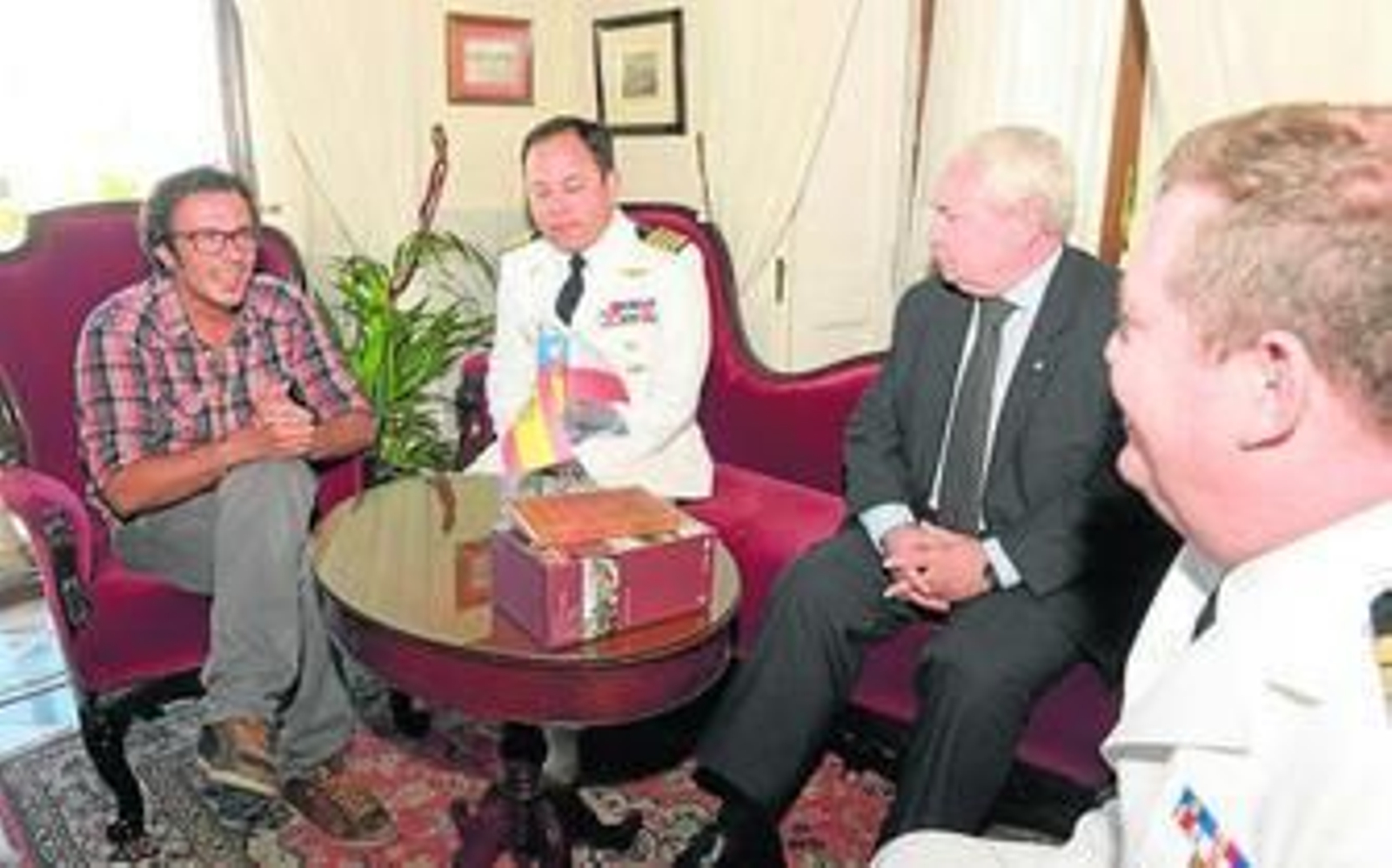 José María González recibió a la delegación chilena en el despacho de Alcaldía.