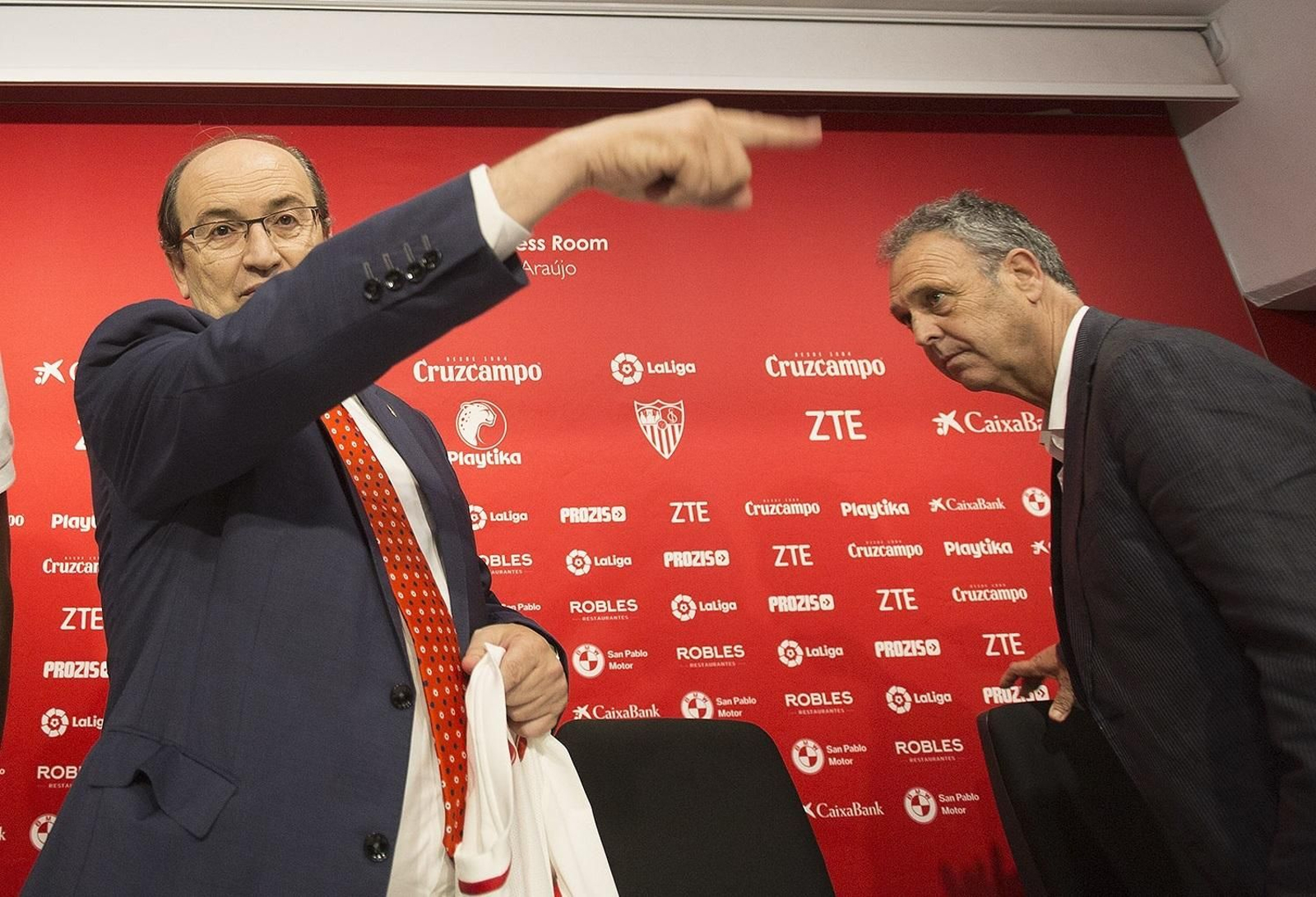 José Castro y Joaquín Caparrós, durante la presentación de Amadou.
