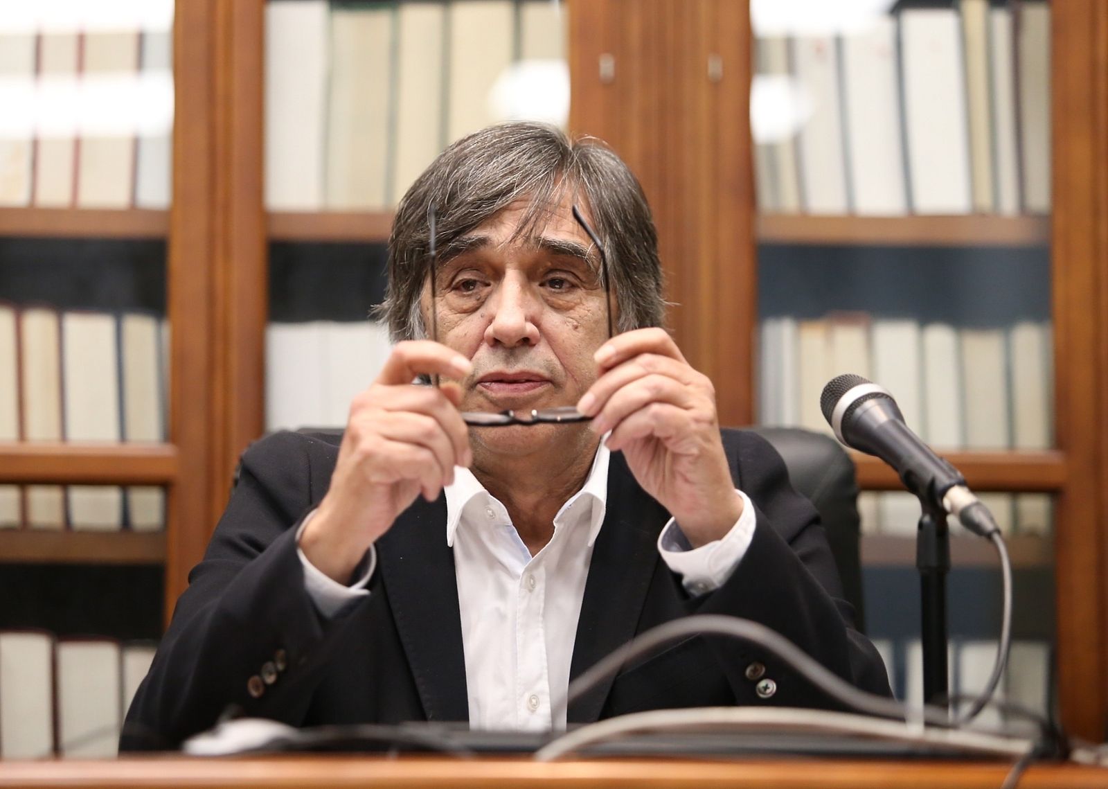 Agustín Díaz Yanes, ayer durante su intervención en la Facultad de Geografía e Historia.