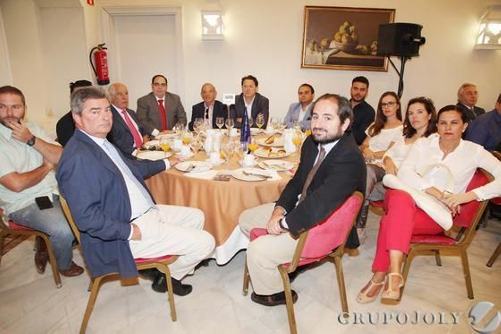 Pedro Ximénez, Santiago Sánchez, Alejandro Oliva, Pedro Galindo, José Carlos Collado, Antonio Valle Morales, Manuel Enríquez, Cristóbal de Pina, Eduardo Mellado, Cristina Solís, Isabel Mellado, Gloria Mellado y Jaime Pombo.

Foto: Pascual · Vanesa Lobo