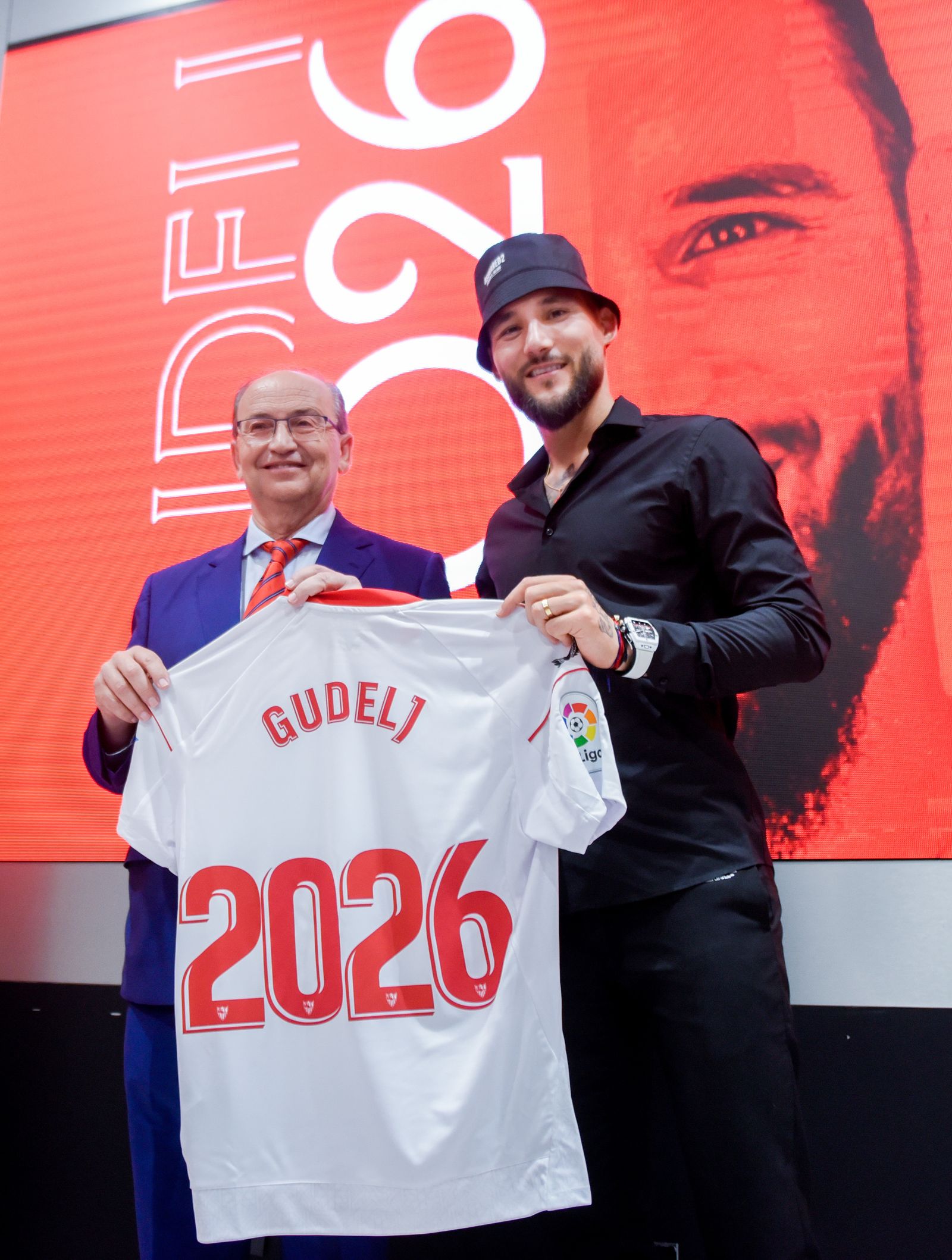 Las imágenes del acto para anunciar la renovacón de Gudelj