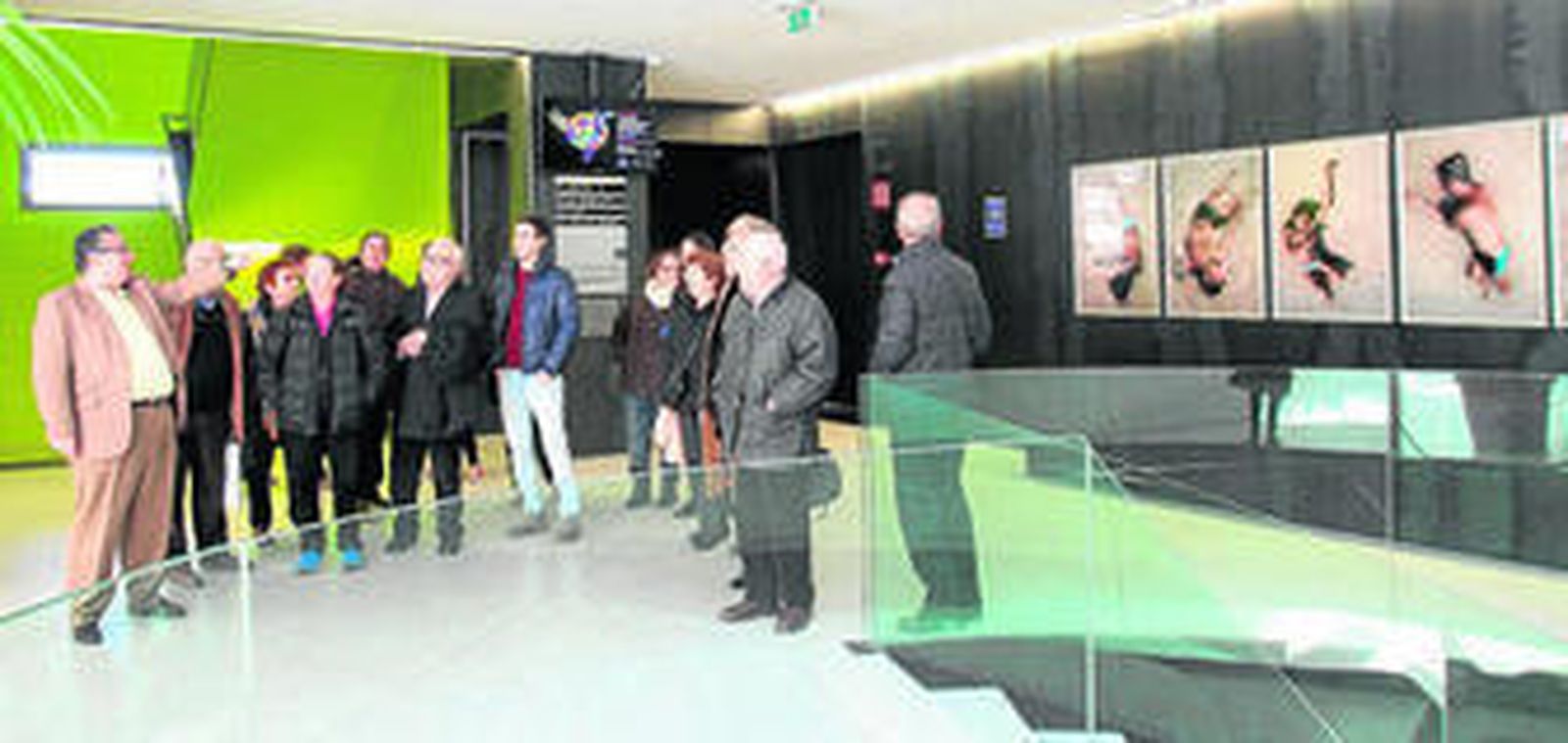 Una veintena de ciudadanos acudieron ayer a la visita guiada al PTS.