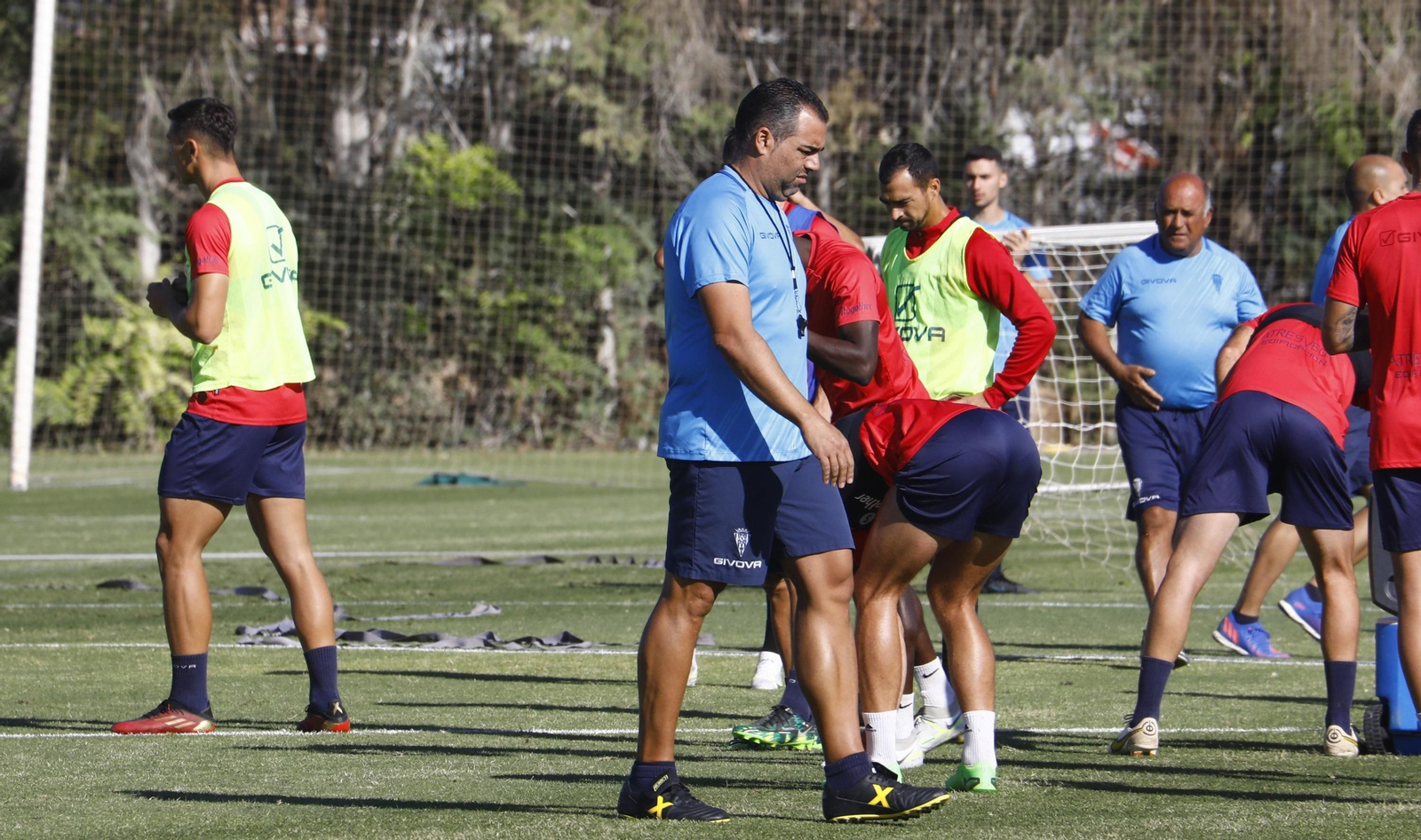 Germán Crespo, pensativo, durante un entrenamiento del Córdoba CF.