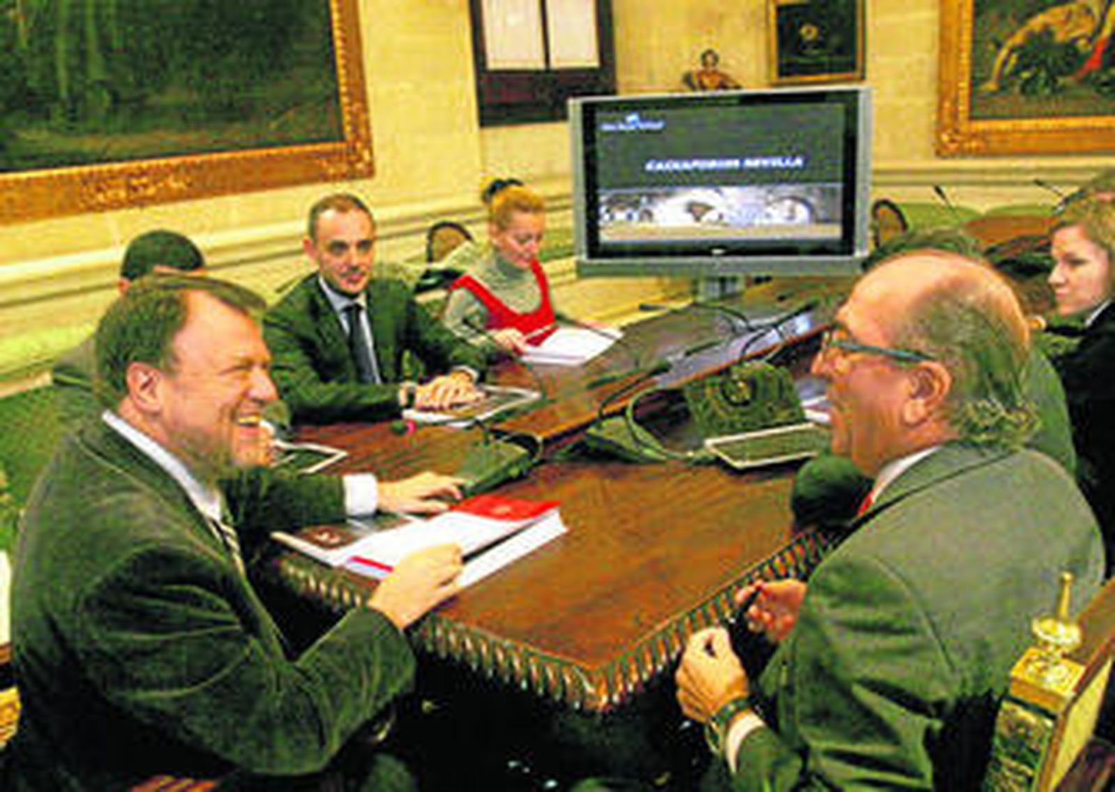 Un momento de la reunión celebrada en el Ayuntamiento.