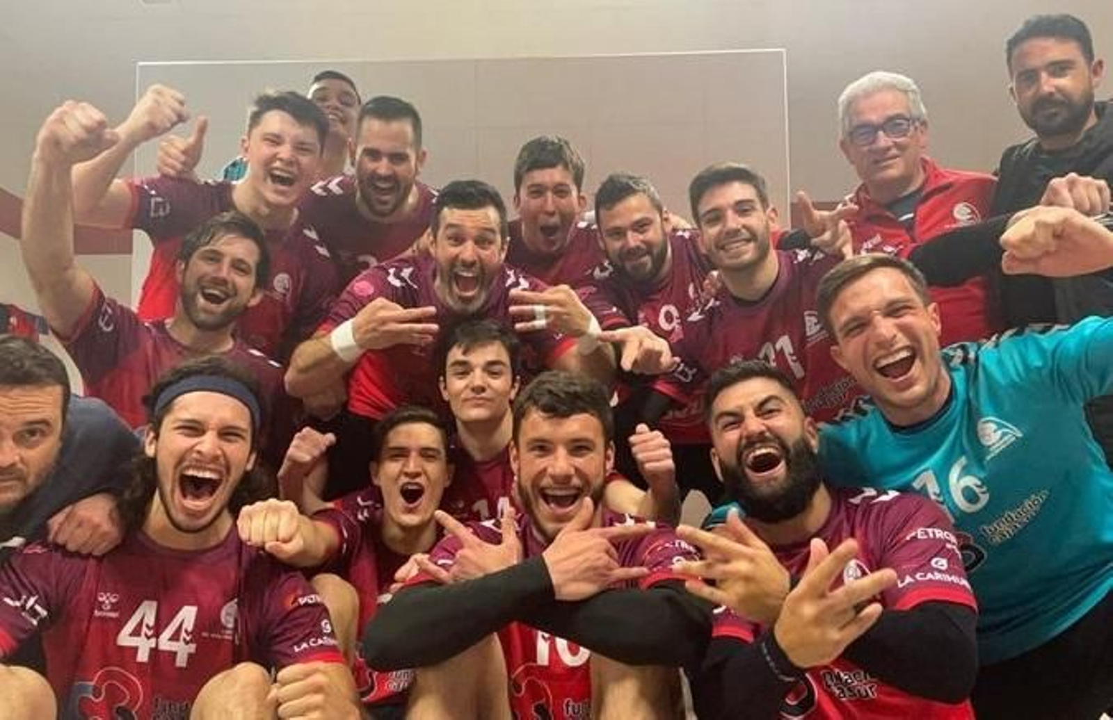 Los jugadores del Cajasur Córdoba celebran su triunfo en Soria. Los jugadores del Cajasur Córdoba celebran su triunfo en Soria.