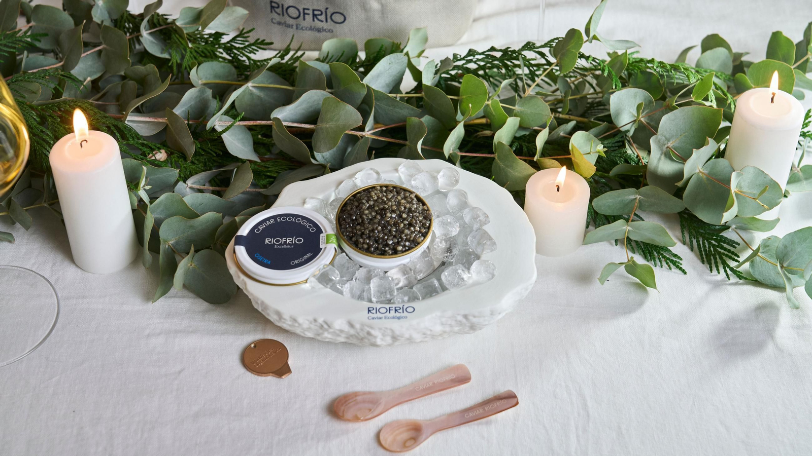 La propuesta incluye una nevera de diseño ligero, creada especialmente para el transporte del caviar