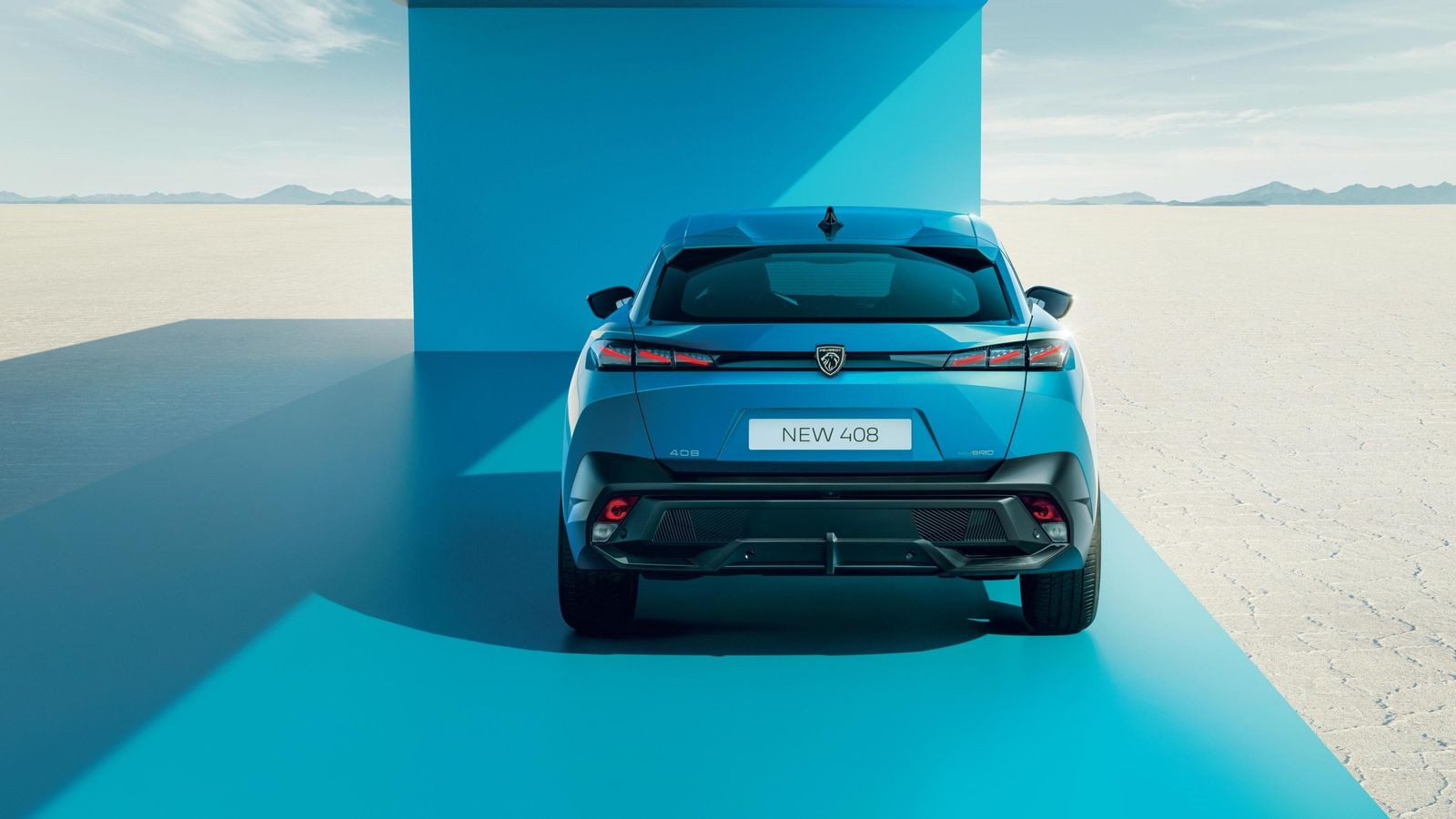 Peugeot afirma que el 408 es un coche para este periodo de transición energética en la que prima la eficiencia.