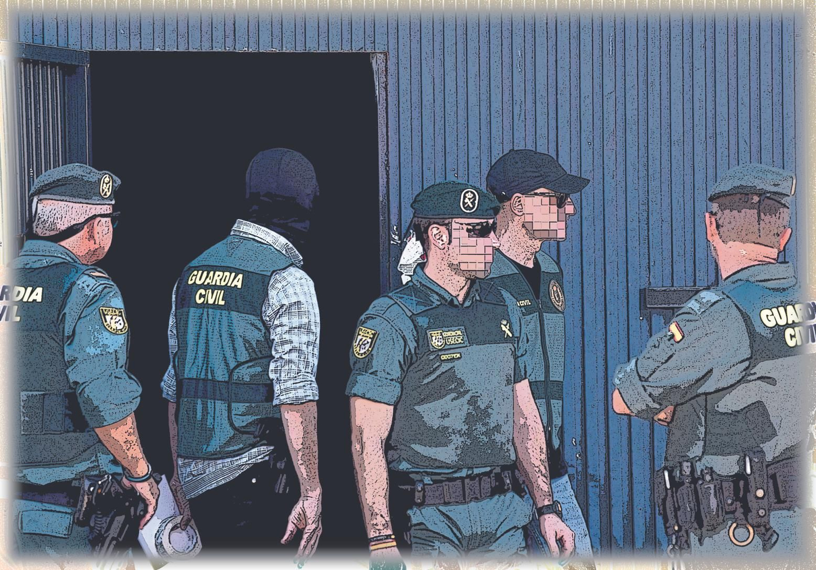 Agentes de la Guardia Civil en la nave de Magrudis.