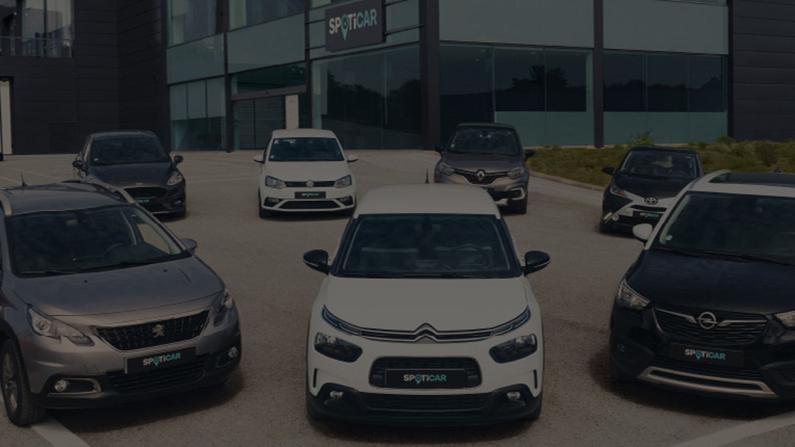 Es posible adquirir los vehículos de ocasión de Spoticar tanto en los puntos de venta como a través de Internet.