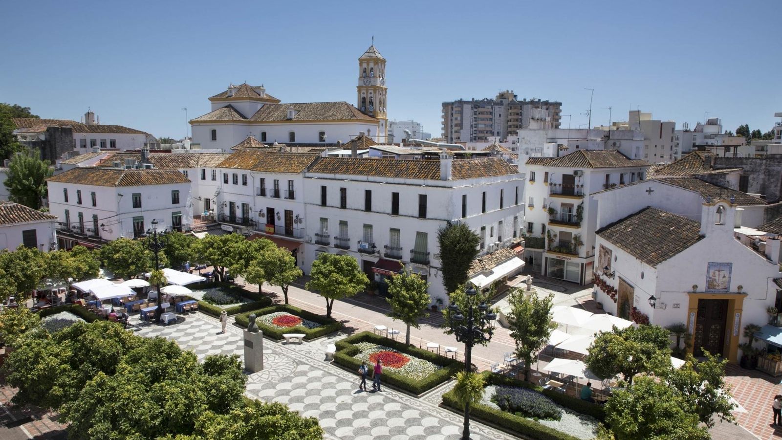 La Plaza de los Naranjos del casco antiguo de Marbella. La Plaza de los Naranjos del casco antiguo de Marbella.