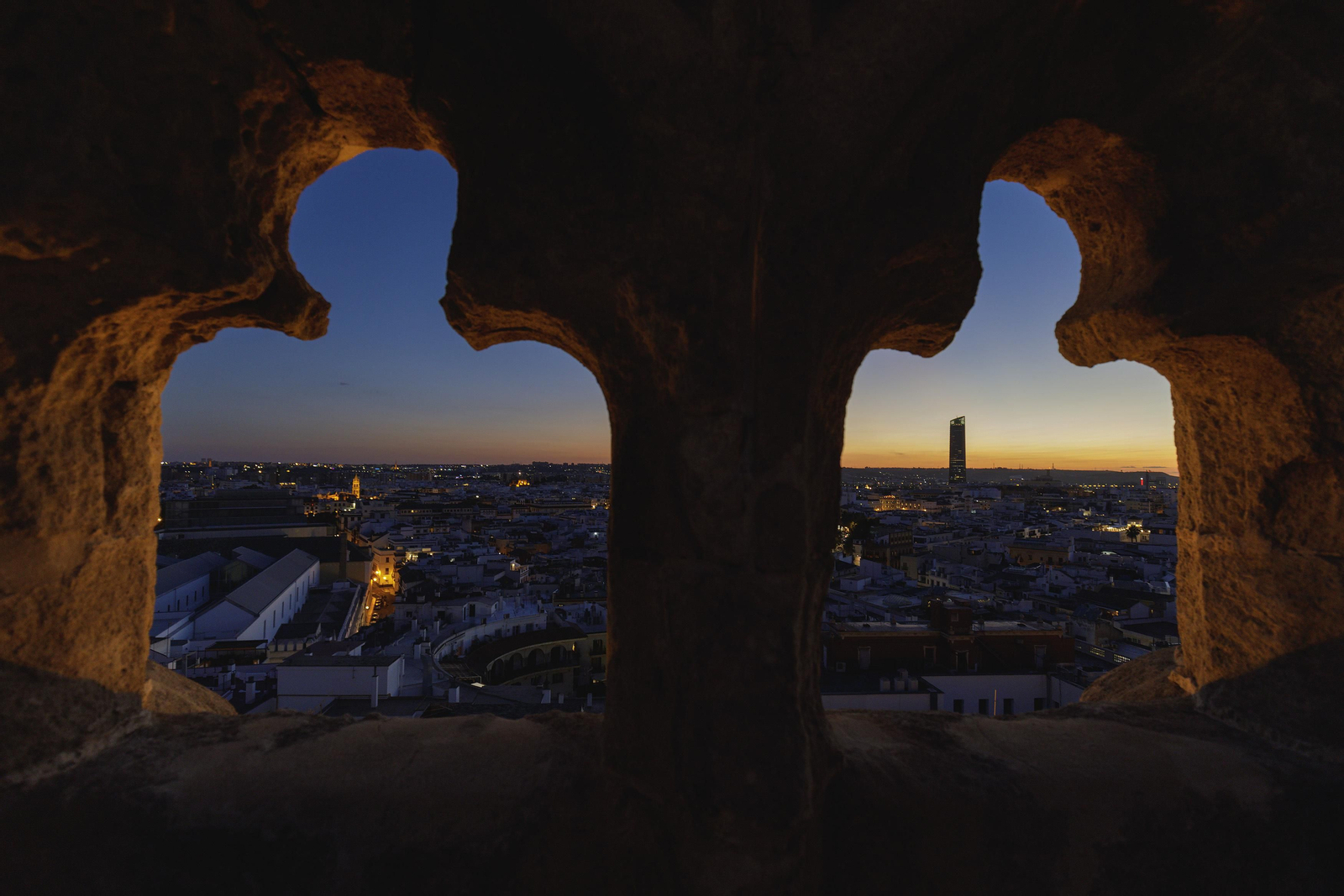 Recorrido de la visita por las cubiertas de la Catedral de Sevilla, al atardecer
