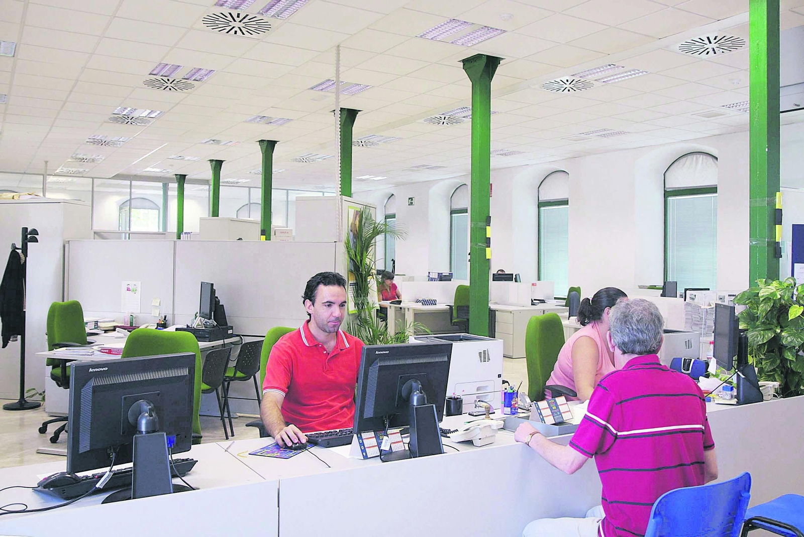 Una de las dependencias de la sede administrativa del Ayuntamiento de Granada, en los Mondragones