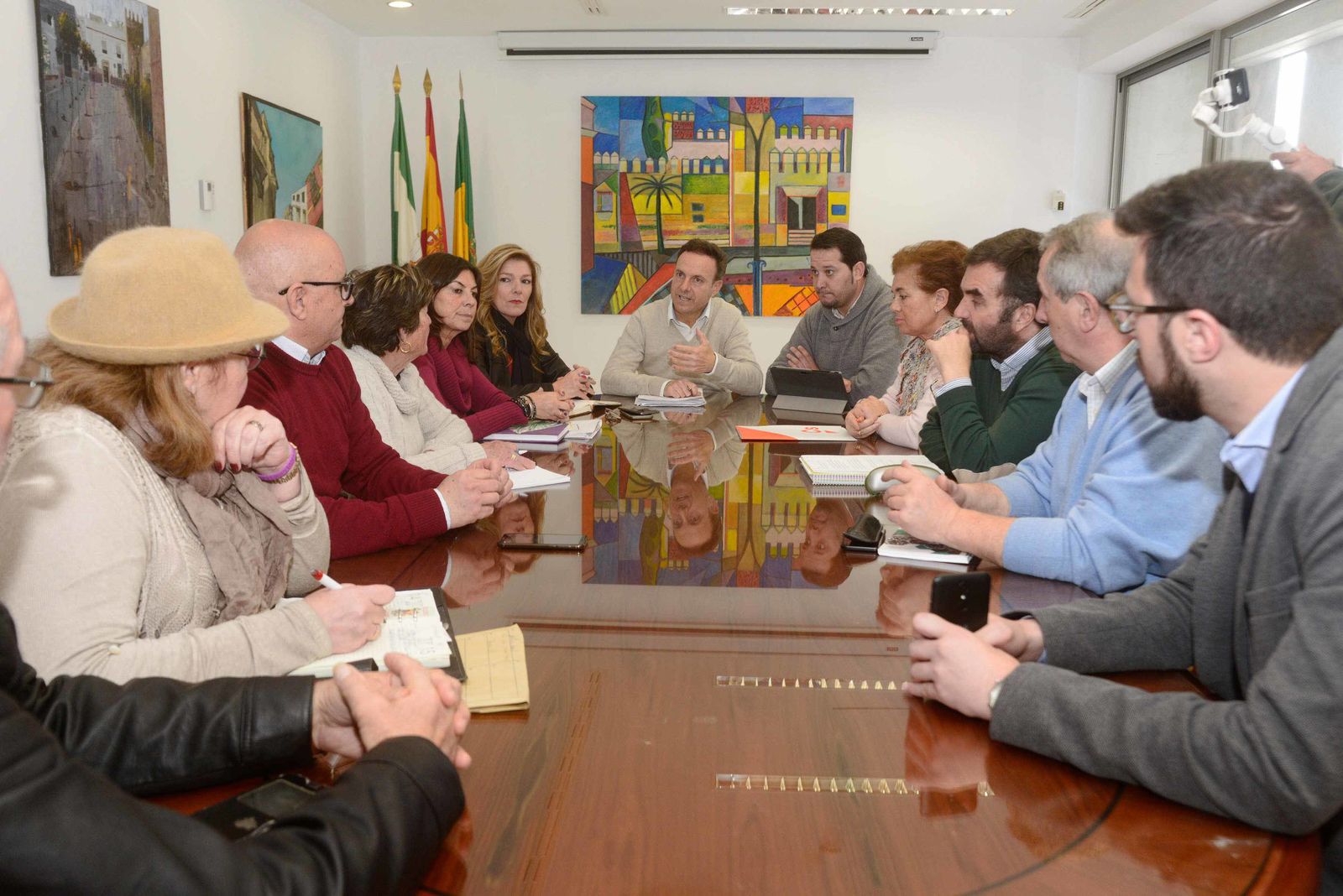 La reunión celebrada esta mañana entre el equipo de gobierno, la Flave, técnicos y concejales de la Corporación.