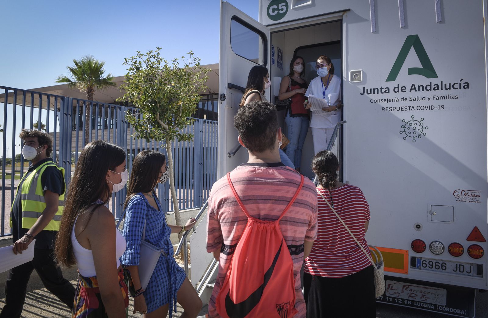 La vacunación contra el Covid a alumnos Erasmus de la Loyola, en imágenes