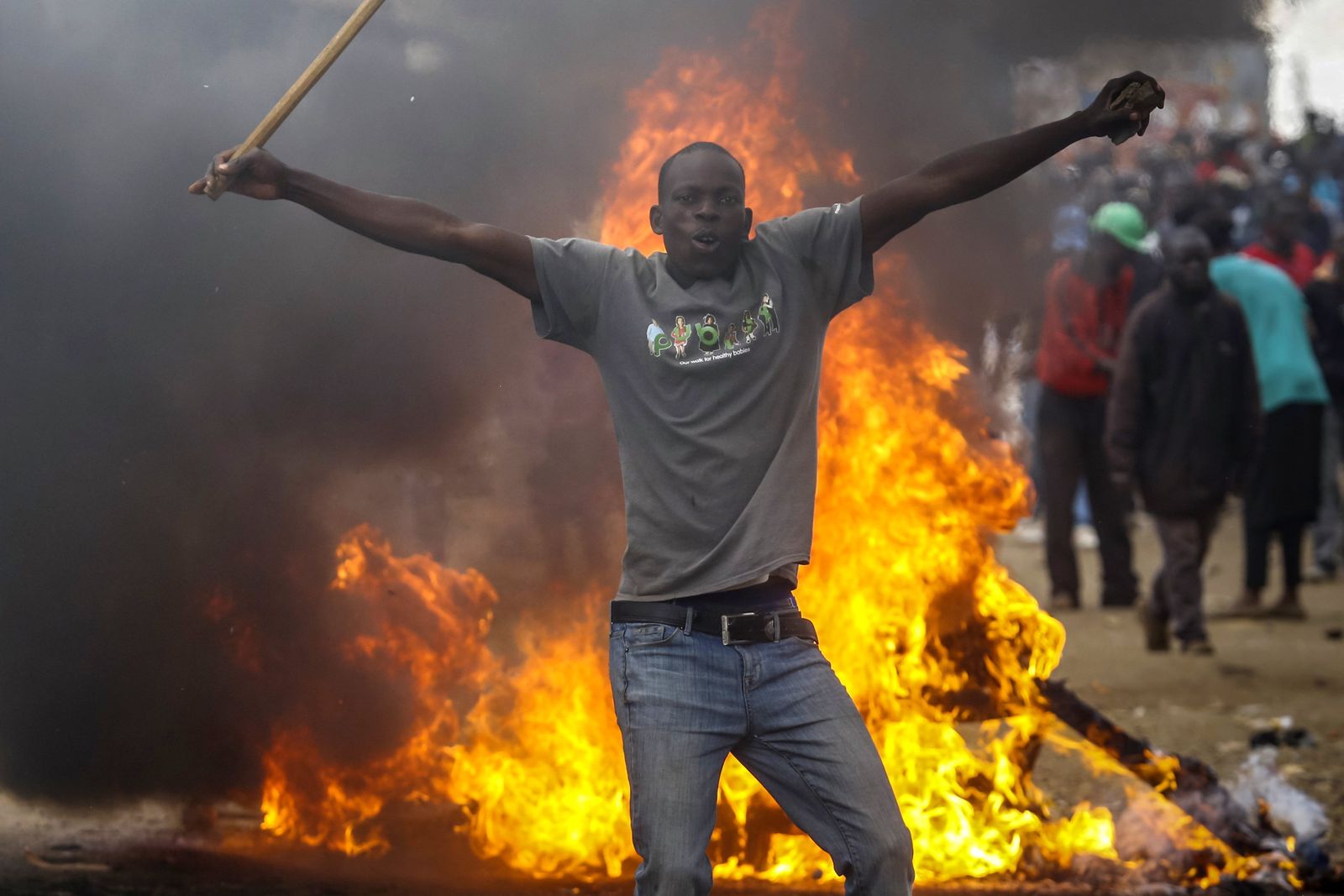 Enfrentamiento entre fuerzas de seguridad y manifestantes en Nairobi.