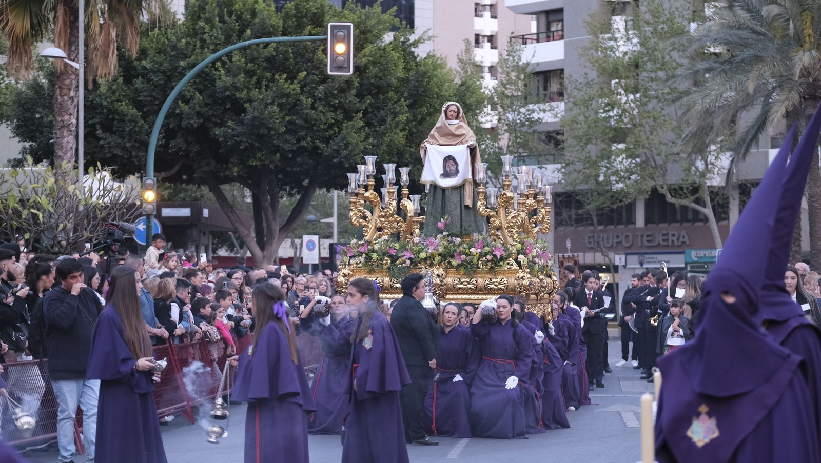 La procesión del Encuentro por las calles de Almería, en imágenes