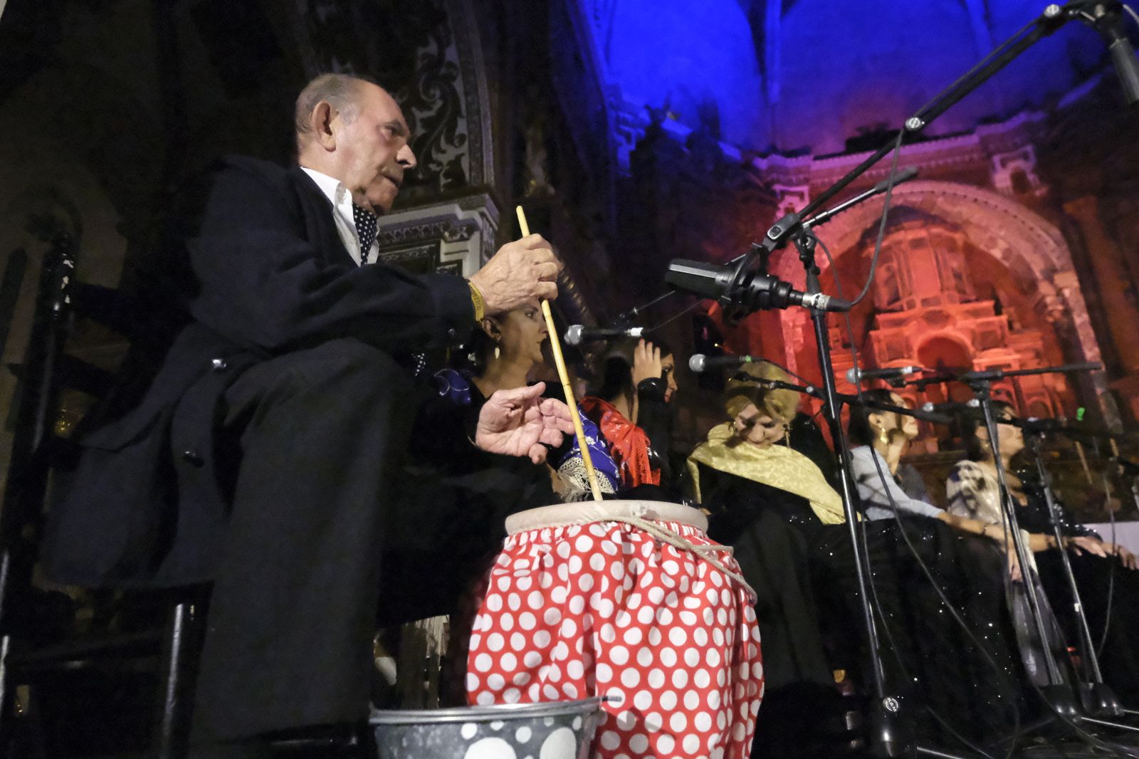 La zambomba flamenca con María José Santiago en Córdoba, en fotografías