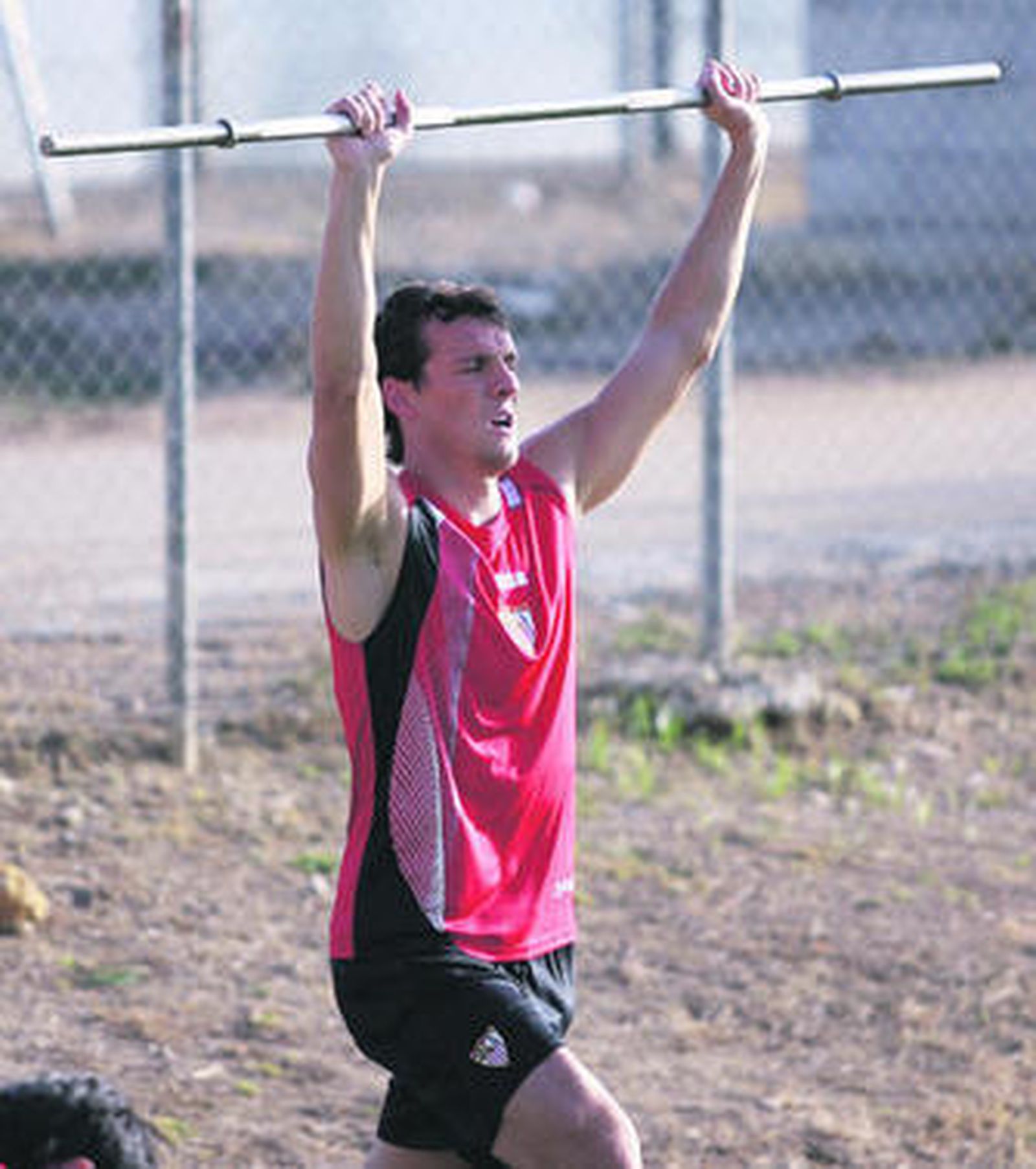 Squillaci, ex del Lyon, durante el entrenamiento de ayer.