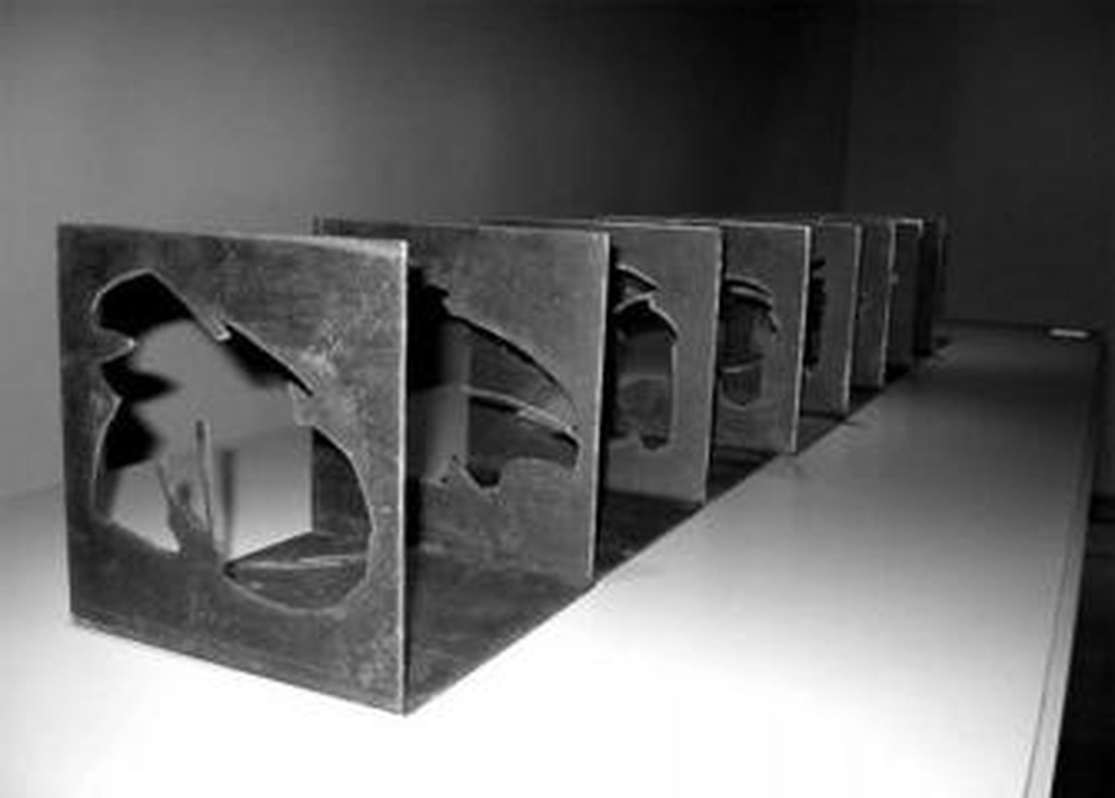 Una de las esculturas de Gabarrón, en el Centro de Exposiciones de Benalmádena.