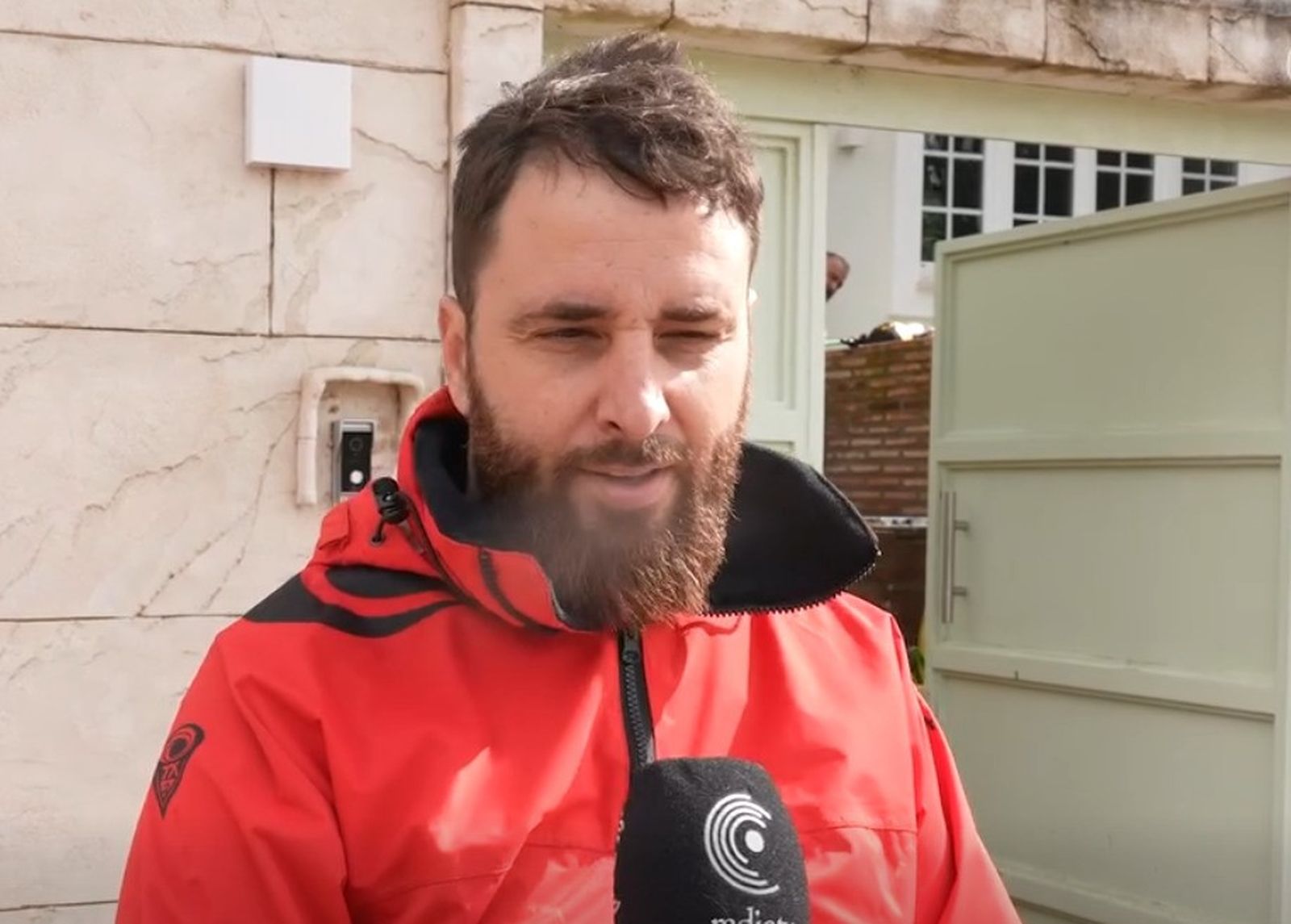 Un vecino del núcleo poblacional de El Secadero.