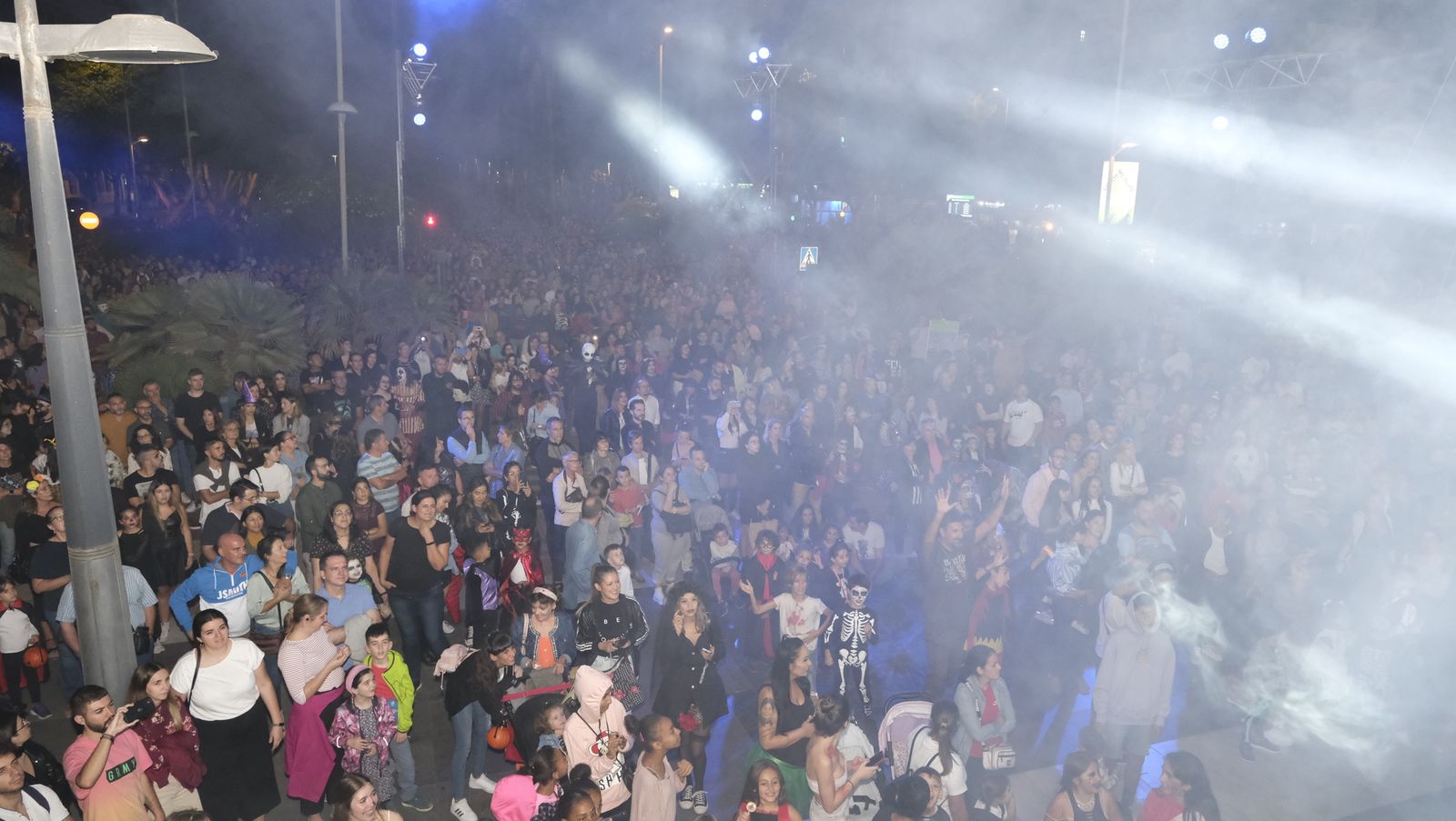 Las imágenes de la Noche en Negro en Almería, Halloween.