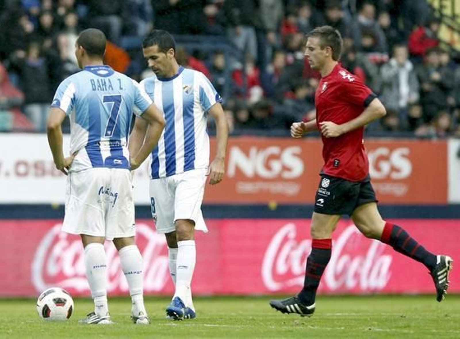 El Málaga pierde 2-0 en su visita al Reyno de Navarra. / EFE