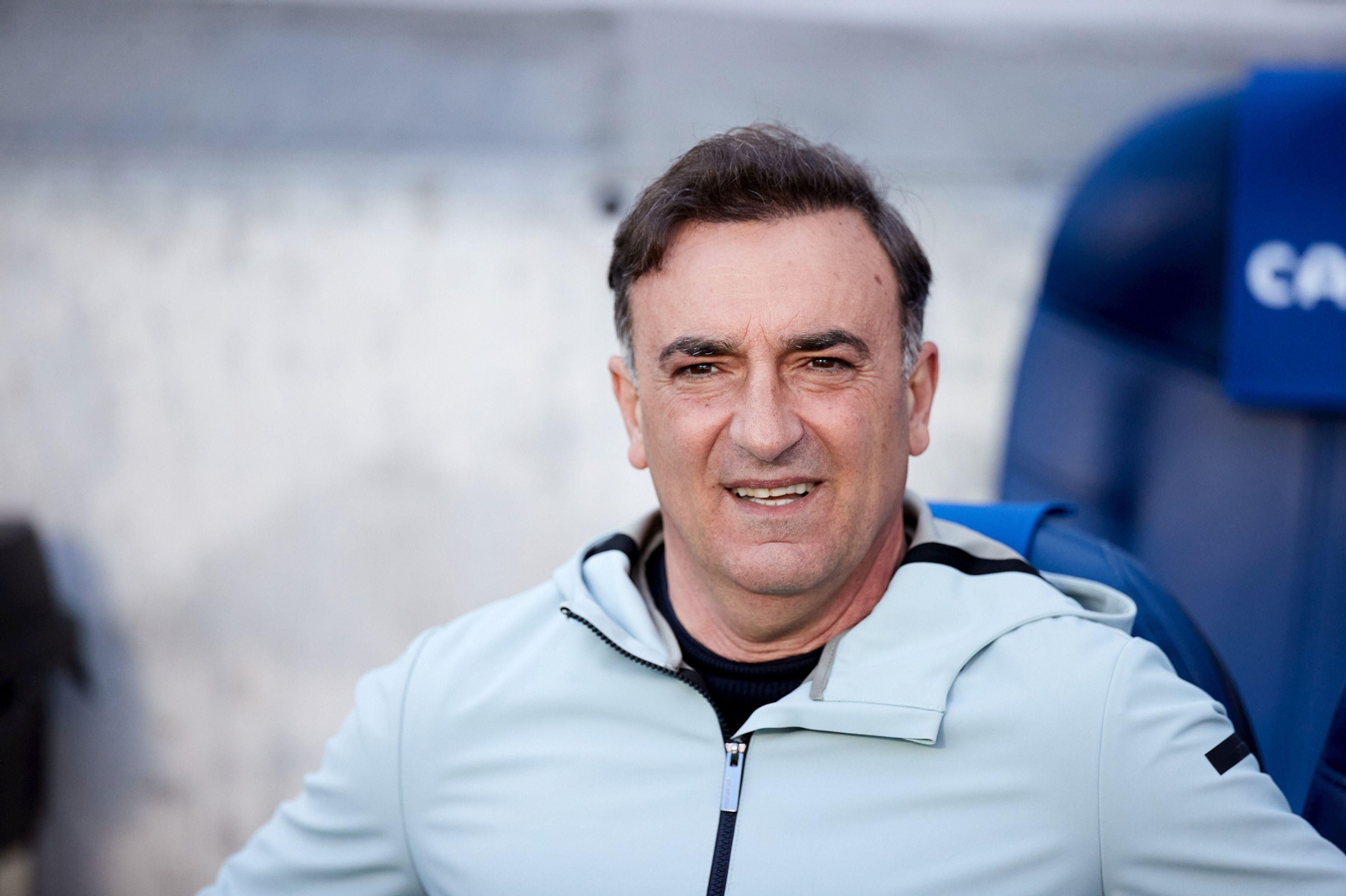 El técnico del Celta posa después de un entrenamiento de su equipo