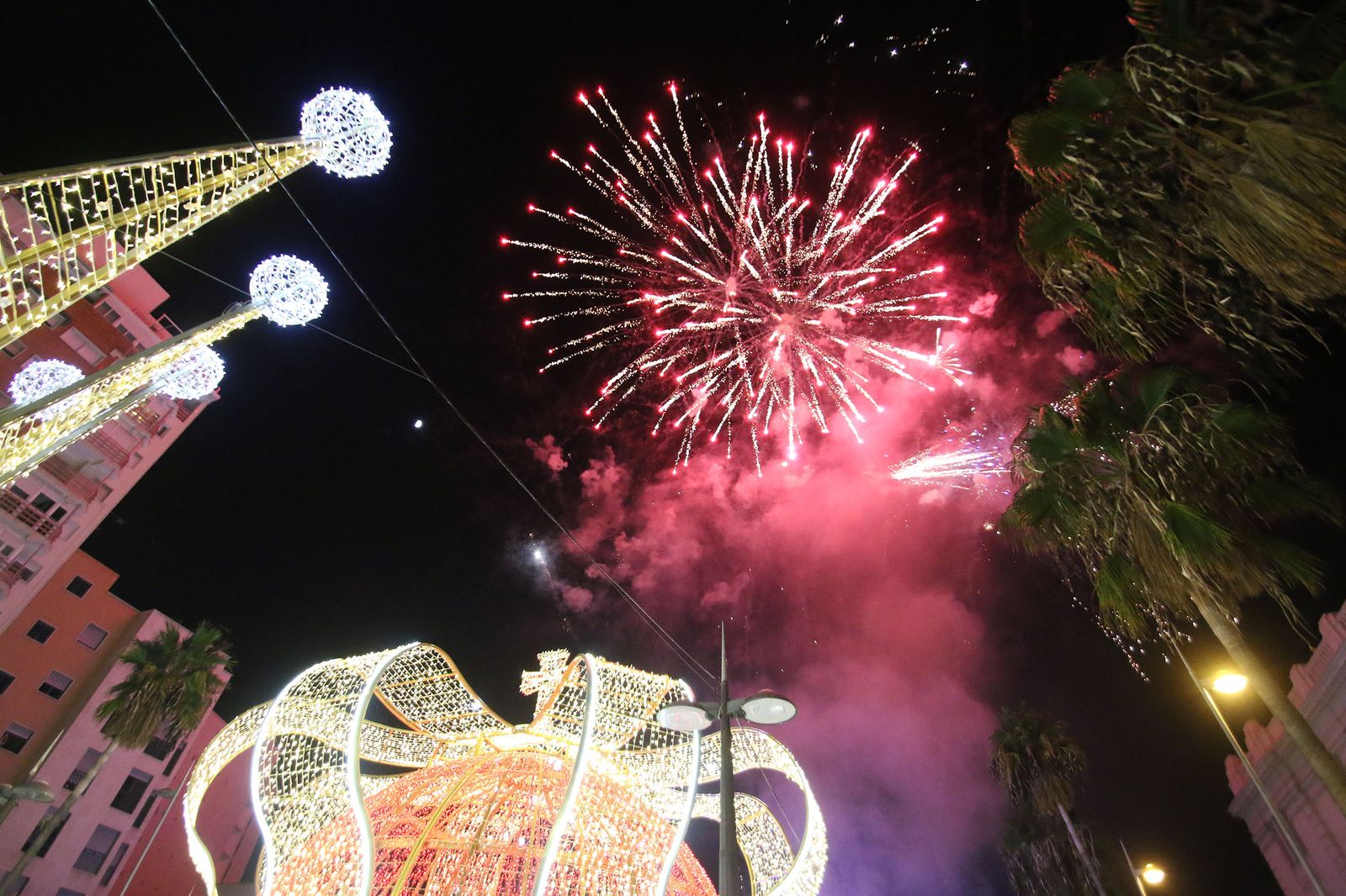 Las imágenes del encendido de las coronas de los Reyes Magos