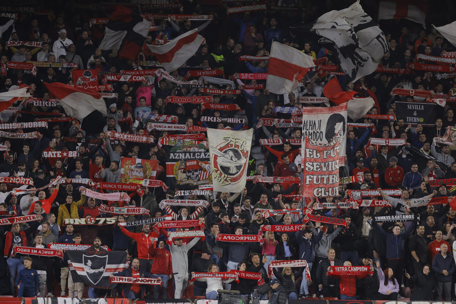 Búscate en las fotos del SEVILLA FC-PSV EINDHOVEN