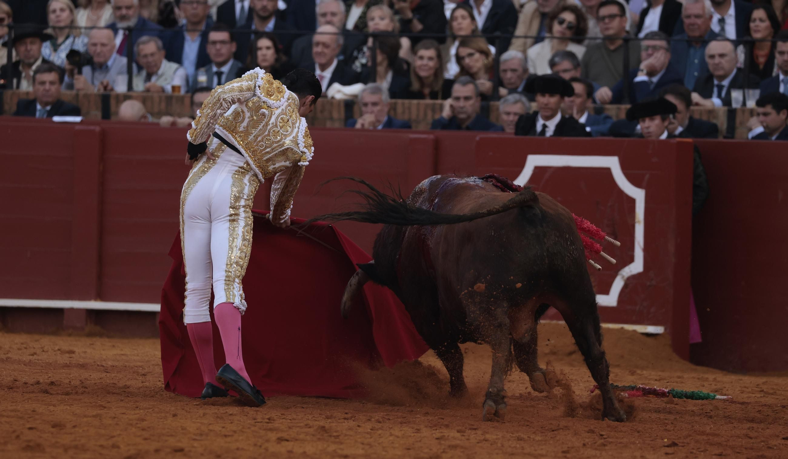 Las imágenes de los toros en Sevilla con Morante de la Puebla, José María Manzanares y Talavante