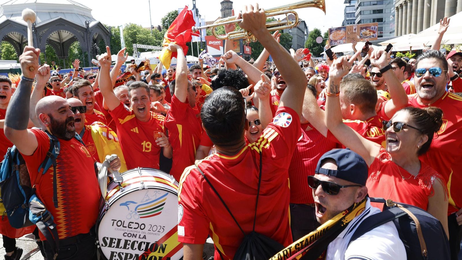 Las fotos de la afición española en Stuttgart antes del España - Alemania