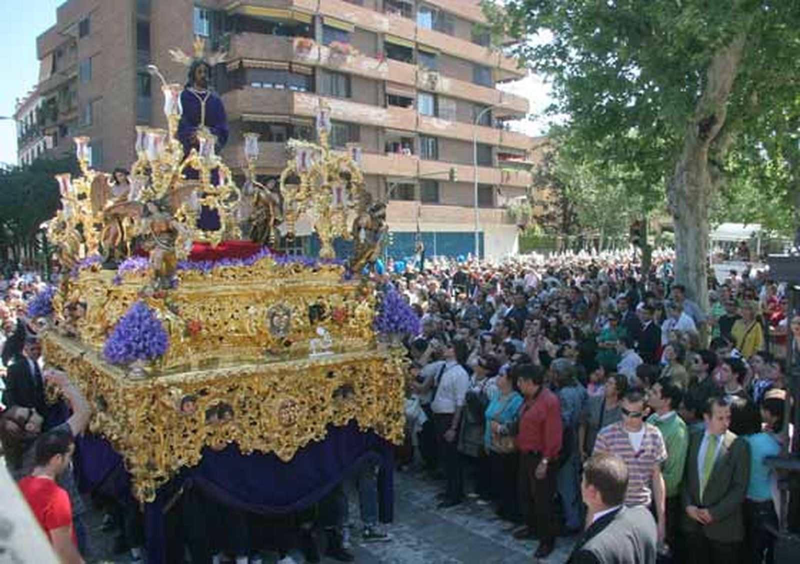 El Señor Cautivo de Santa Genoveva a su paso por las calles de la ciudad.

Foto: Belén Vargas