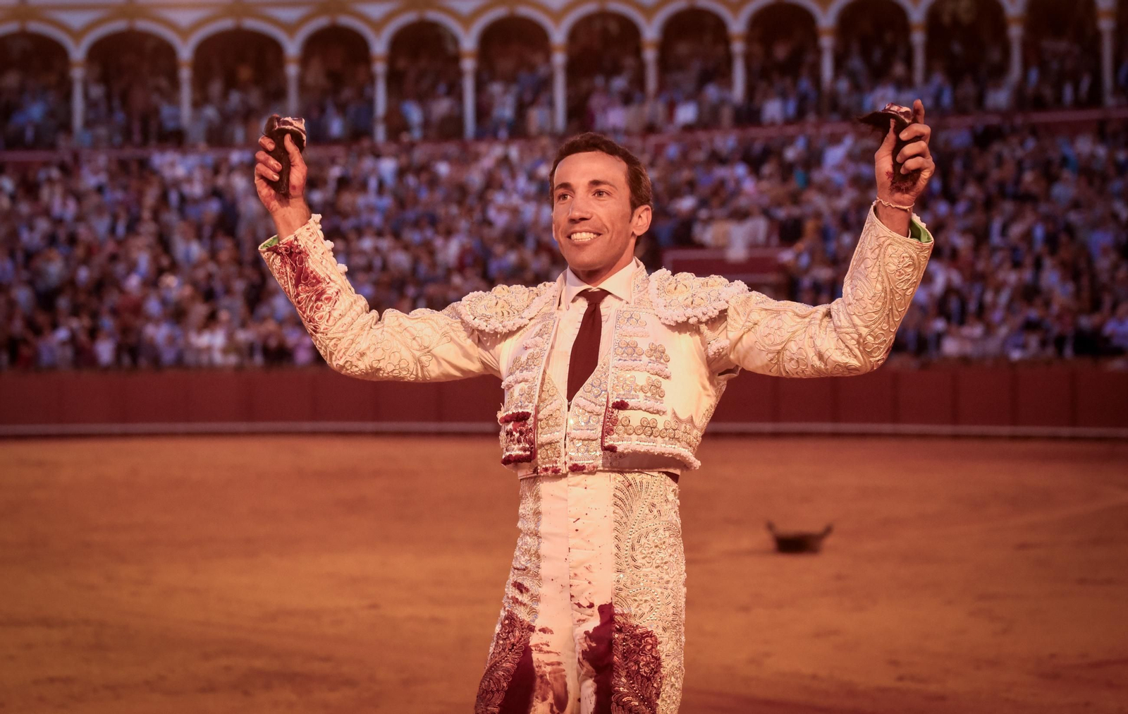 Fotografías de la corrida de toros del sábado de Feria en Sevilla con Cayetano, Roca Rey y David de Miranda