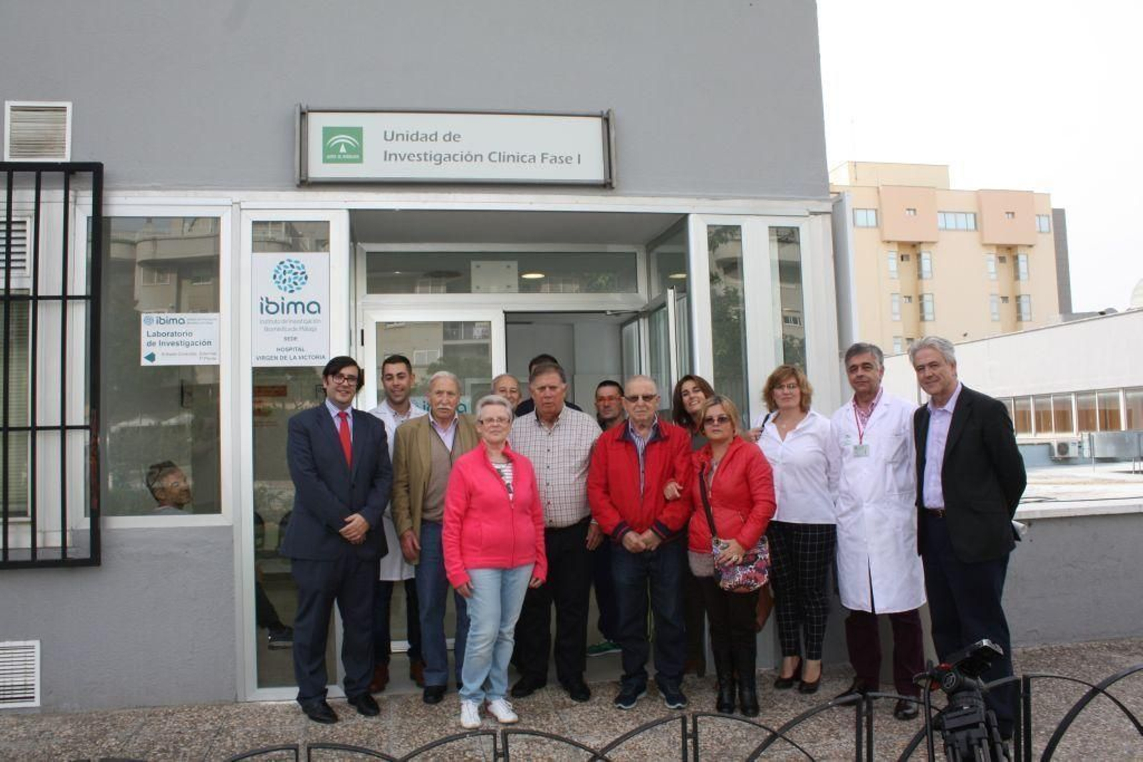 Profesionales del Ibima, el Clínico, el CNIO y pacientes en la sede del hospital malagueño.