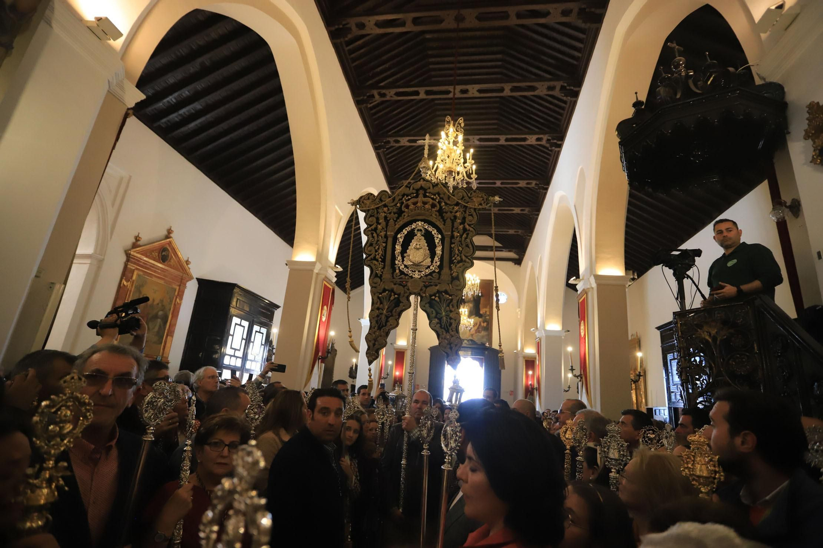 Imágenes de la llegada de la peregrinación de Emigrantes a Almonte acompañando a la Hermandad de San Juan del Puerto